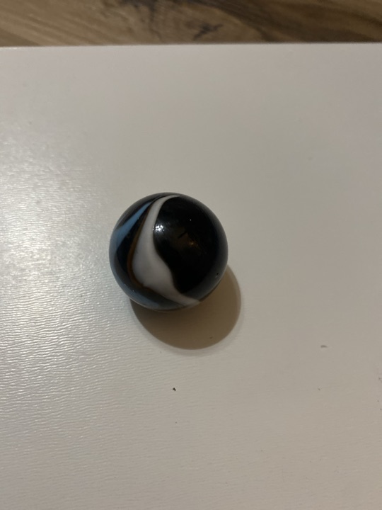 Blackie by Vitro Agate, identification view