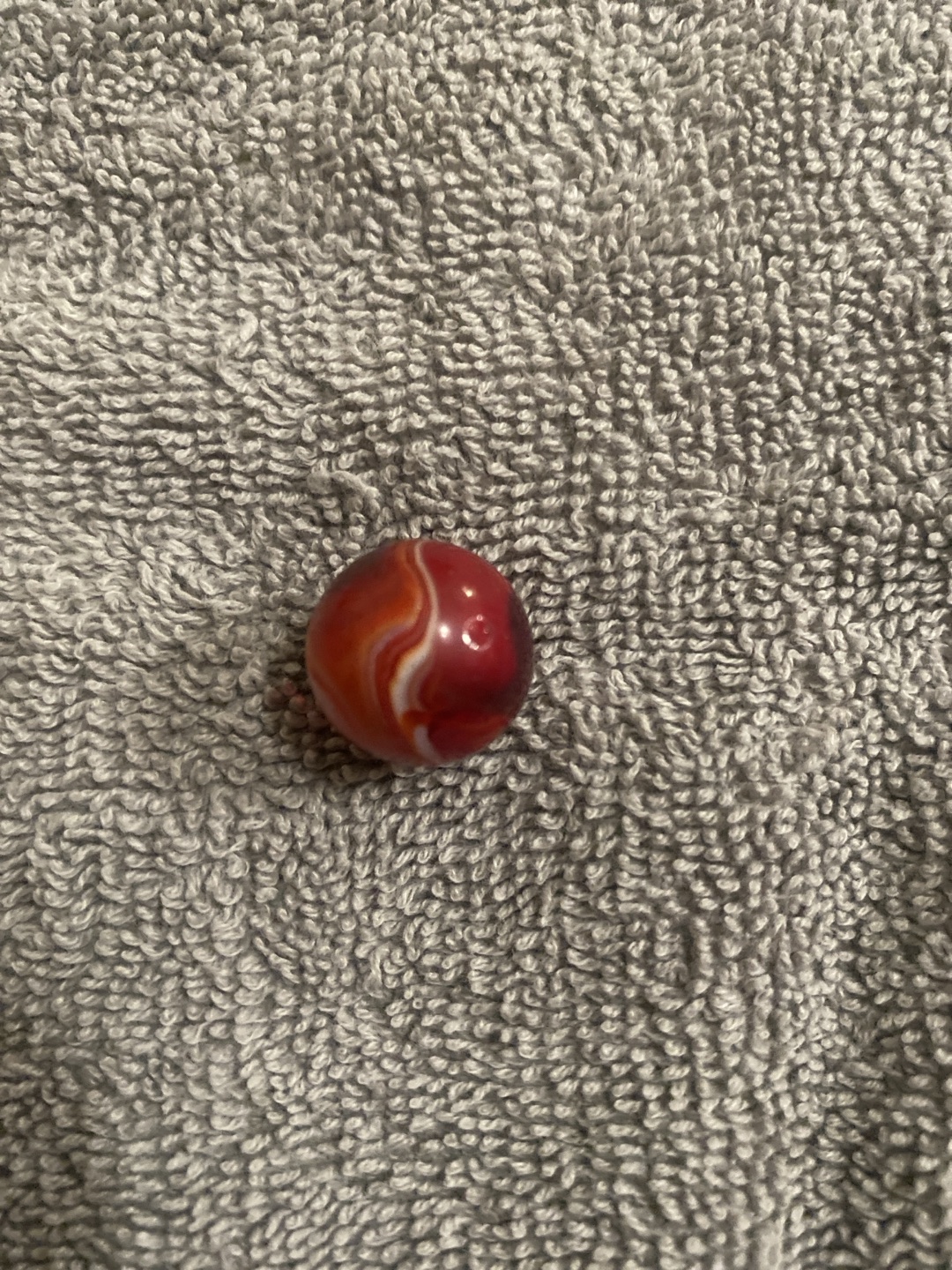 Red Special with White Ribbon by Akro Agate, identification view