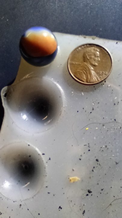 Parrot by Vitro Agate Co., identification view