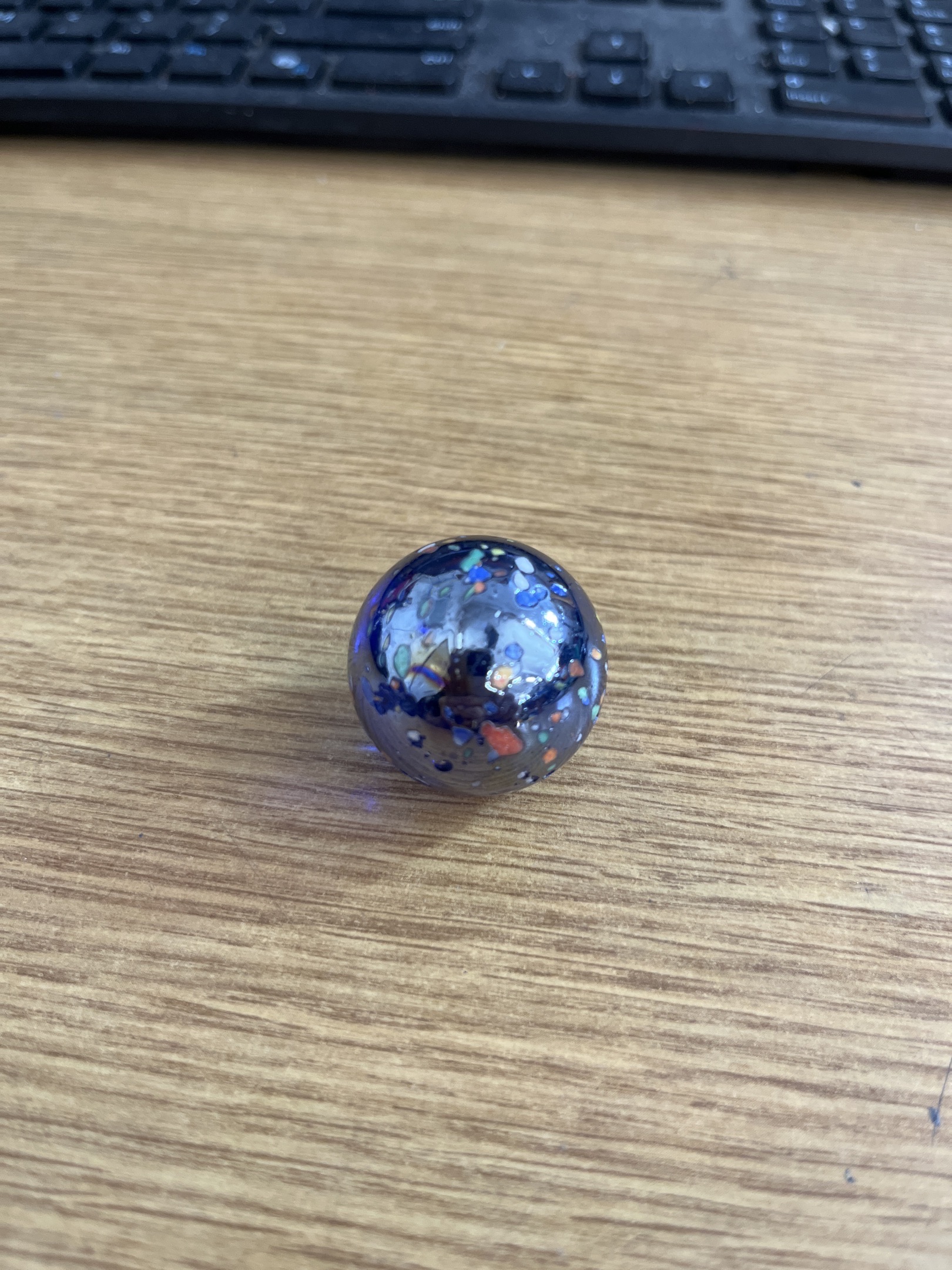 Confetti (Iridized) by Vacor de Mexico (Mega Marbles), identification view