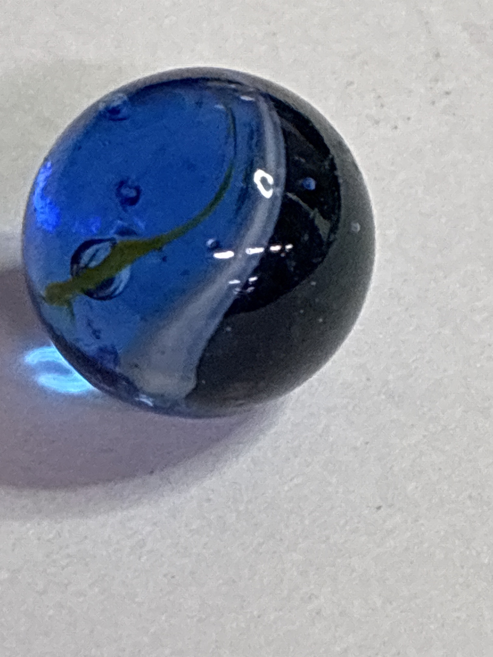 Blue and White Helmet Swirl by Vitro Agate Company, identification view