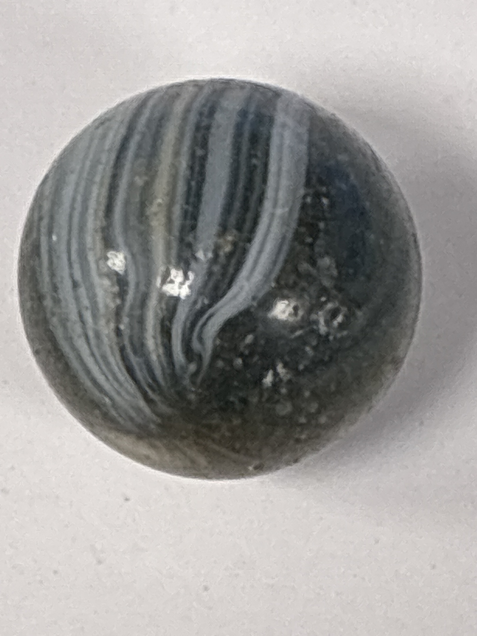 Onyx / Gray Sparkler by Akro Agate, identification view
