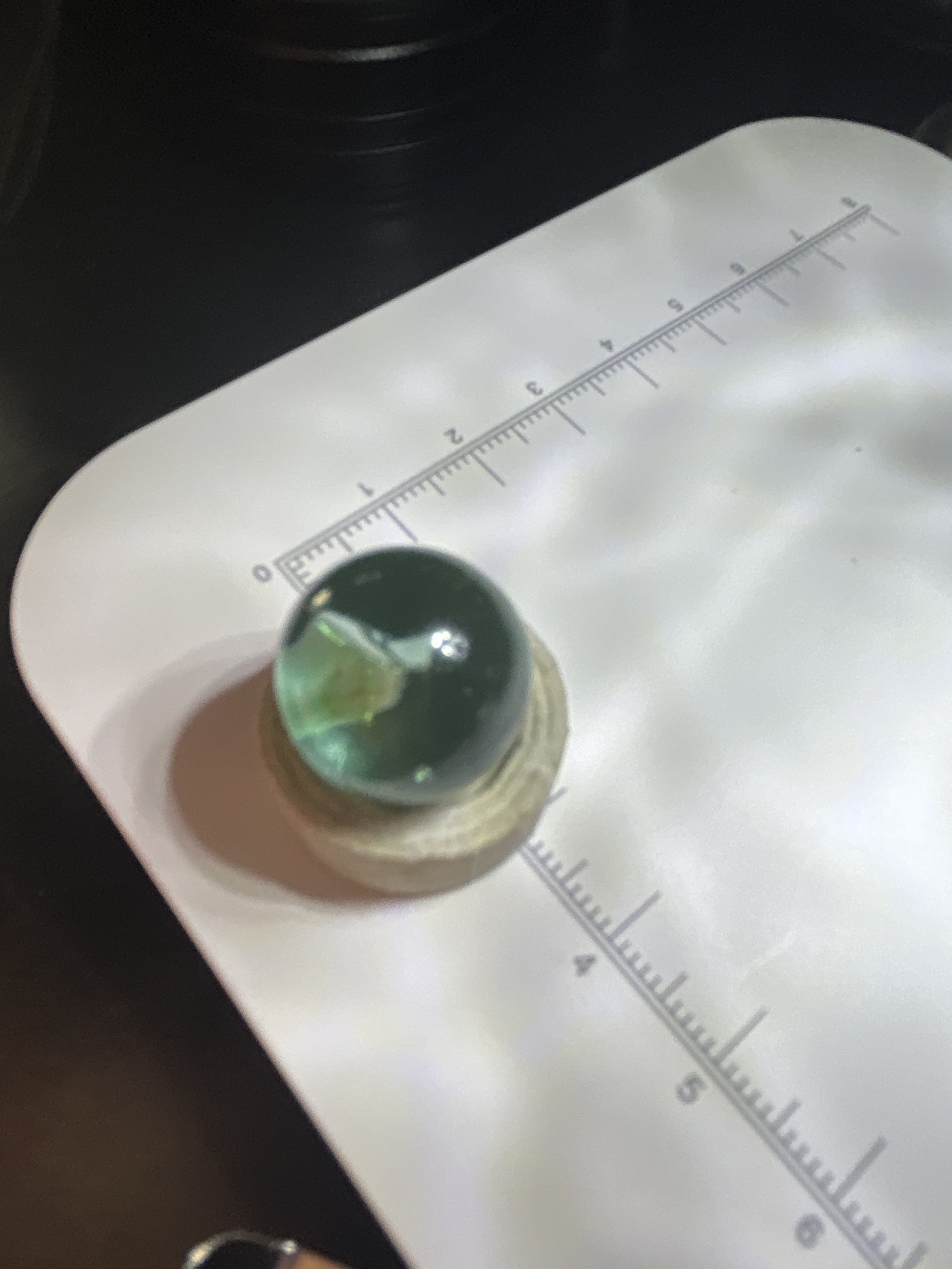 Two-Vane Green and White by Vitro Agate, identification view
