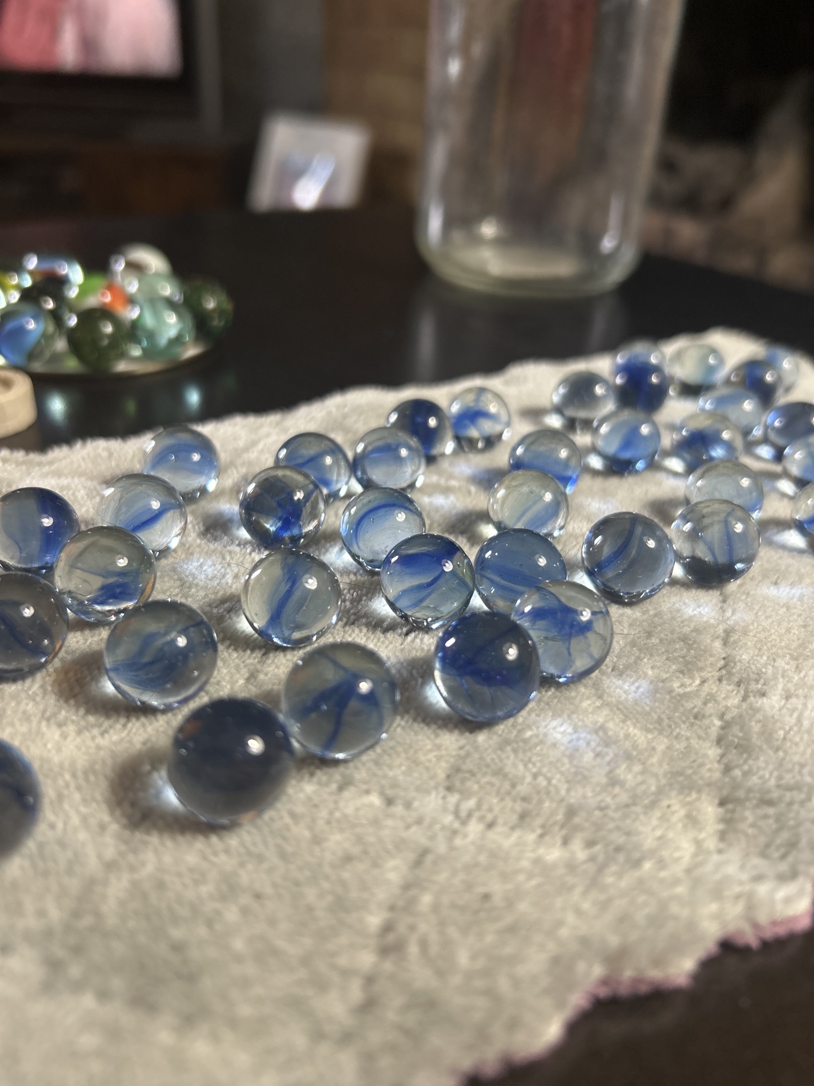 Single-Vane Blue Cat's Eye by Marble King, identification view