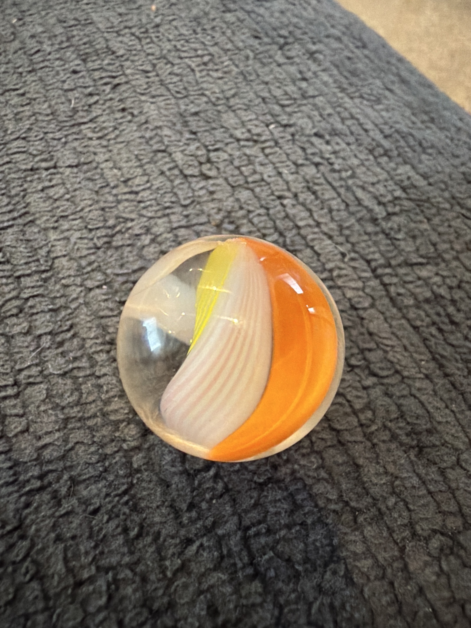 Victory (Orange, White, Yellow) by Vitro Agate Company, identification view