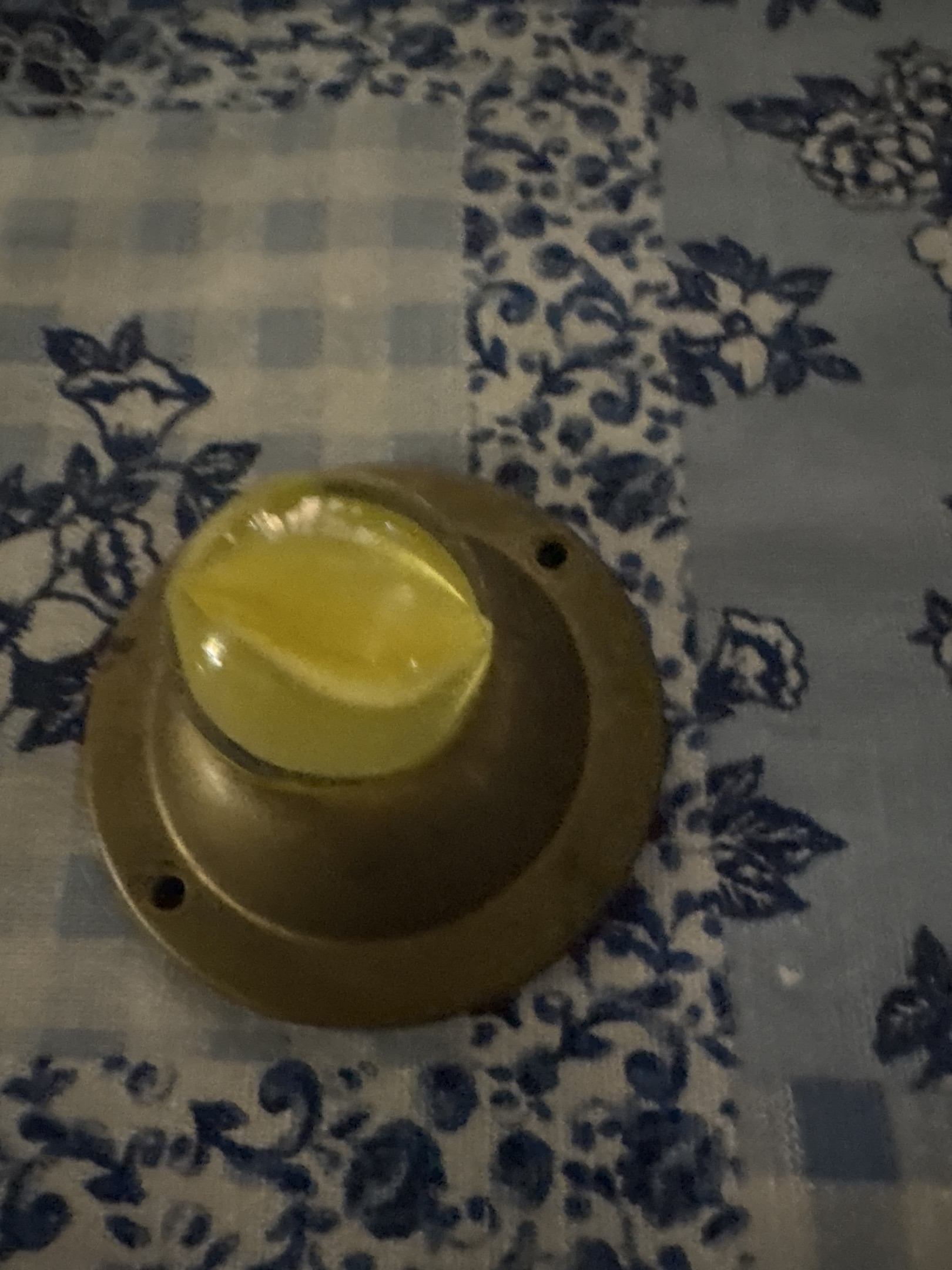 All-Red / All-Yellow Single-Vane or Dual-Vane Cat's Eye by Vitro Agate, identification view