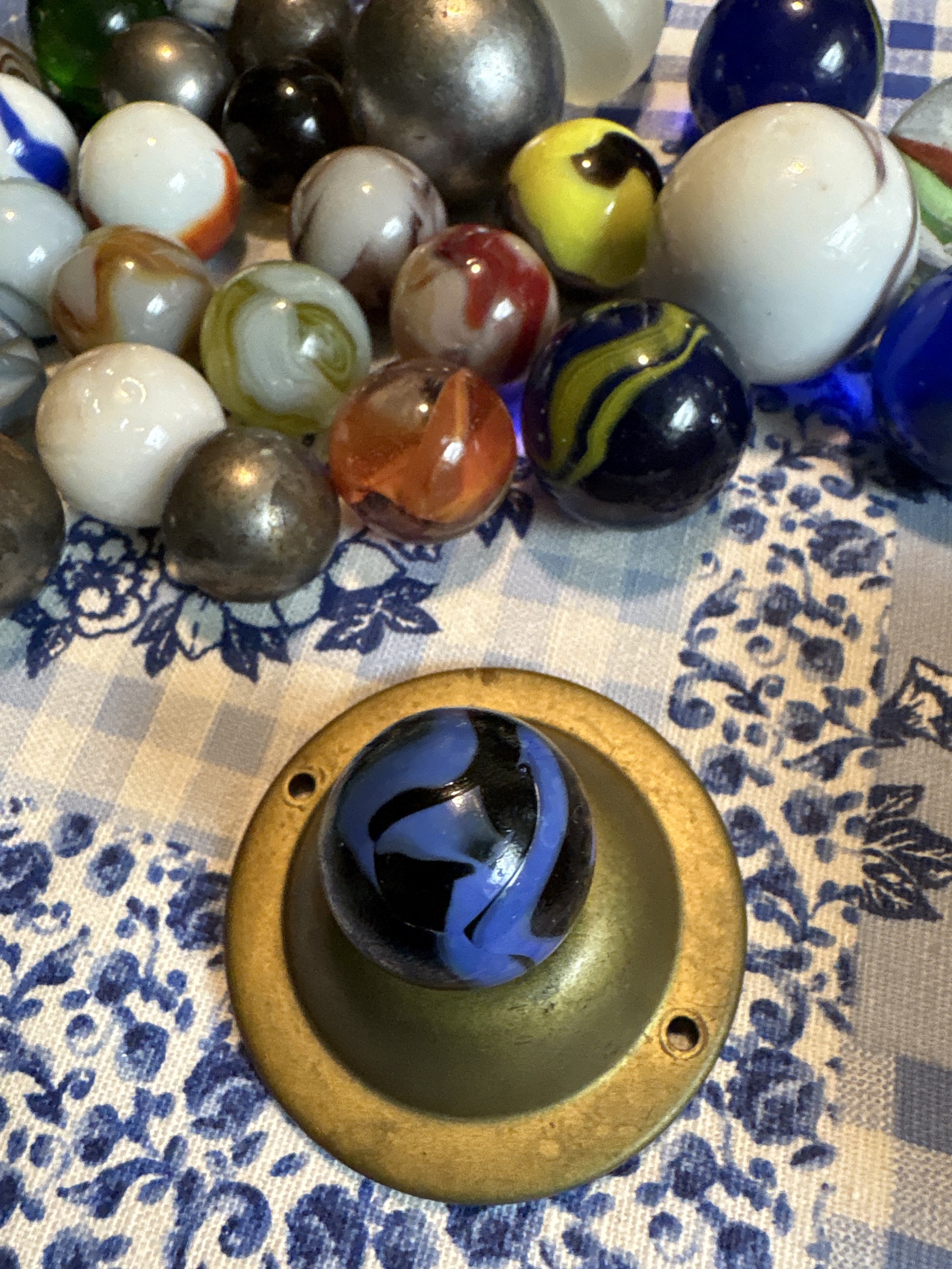 Blue and Black Swirl by Christensen Agate Company, identification view