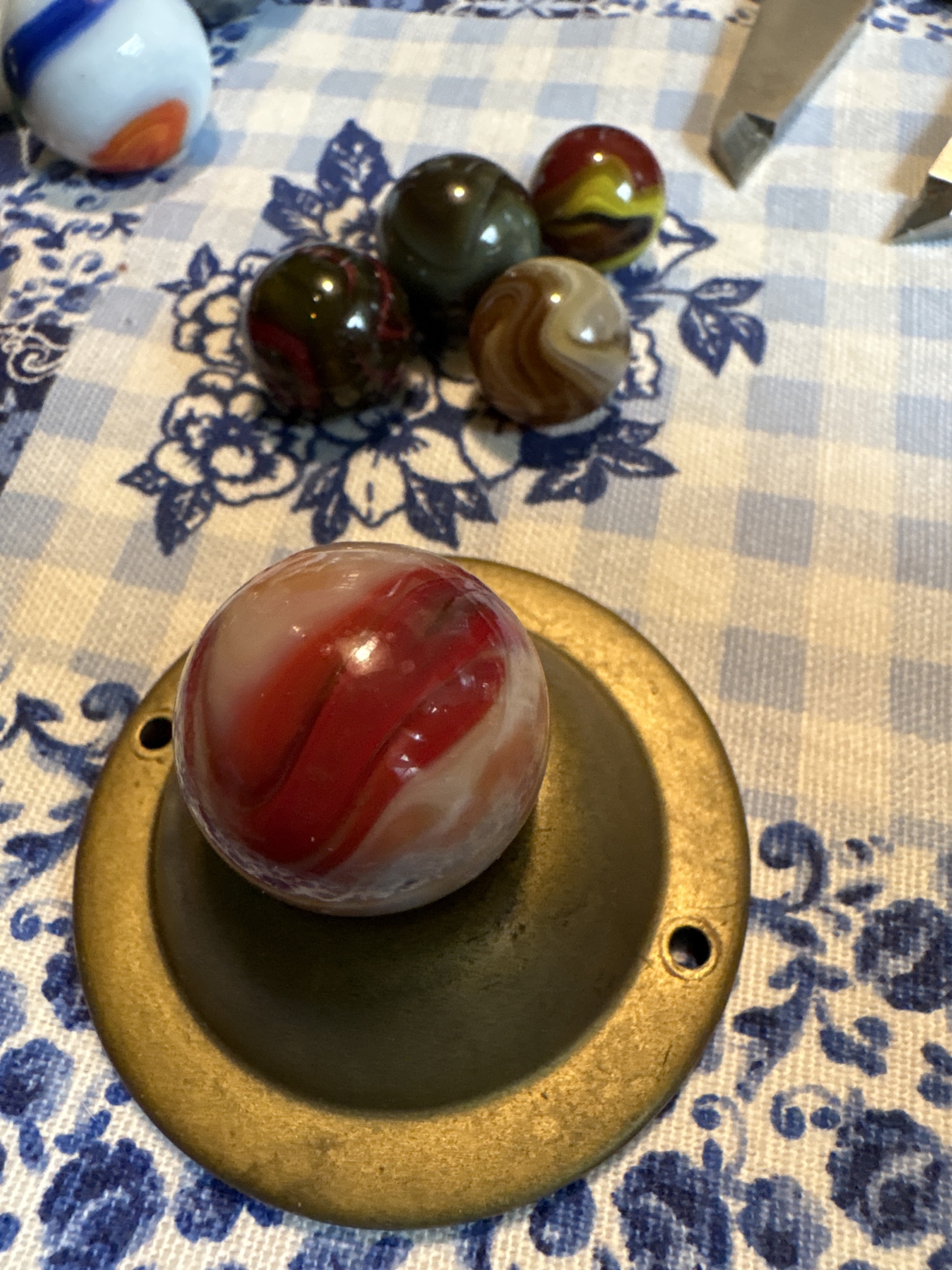 Red and White Swirl by Akro Agate Company, identification view