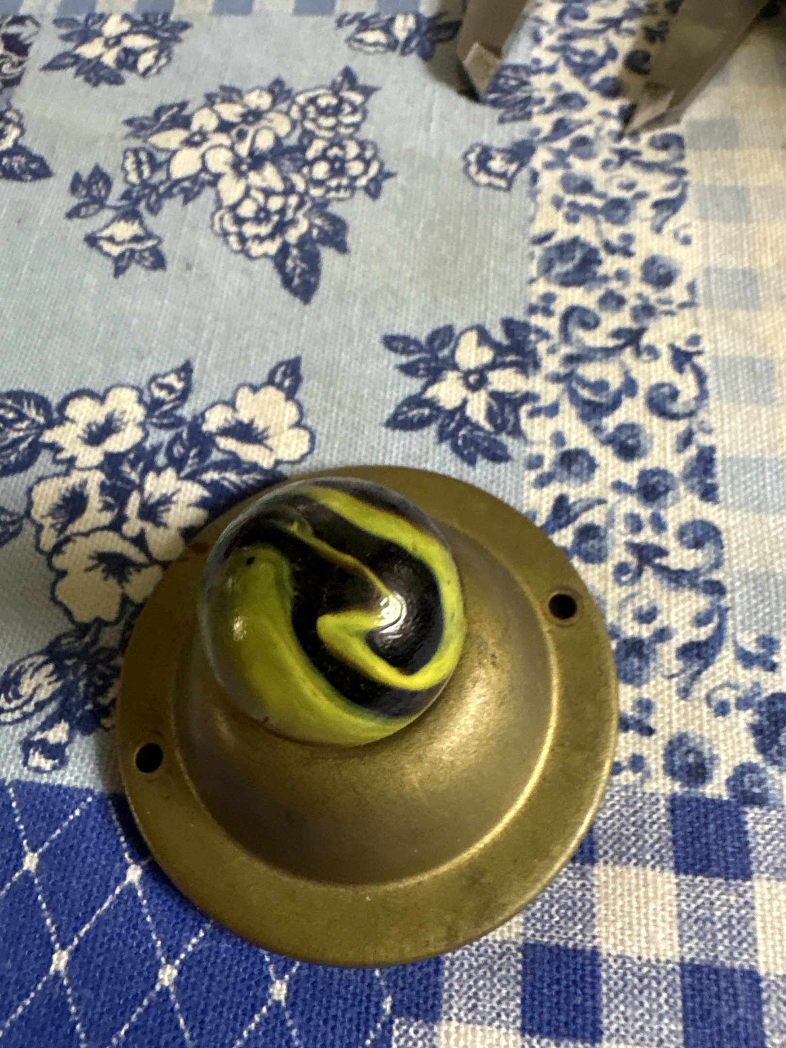 Black and Green Swirl by Akro Agate, identification view
