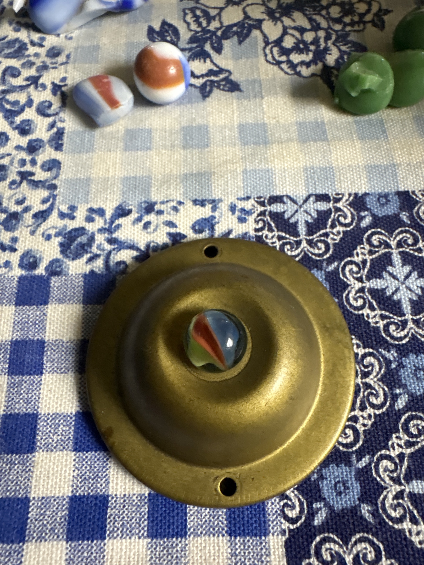 Three-Color / Tri-Vane Cat's Eye (Red/Blue/Green) by Japanese Import (Toyo/Generic), identification view