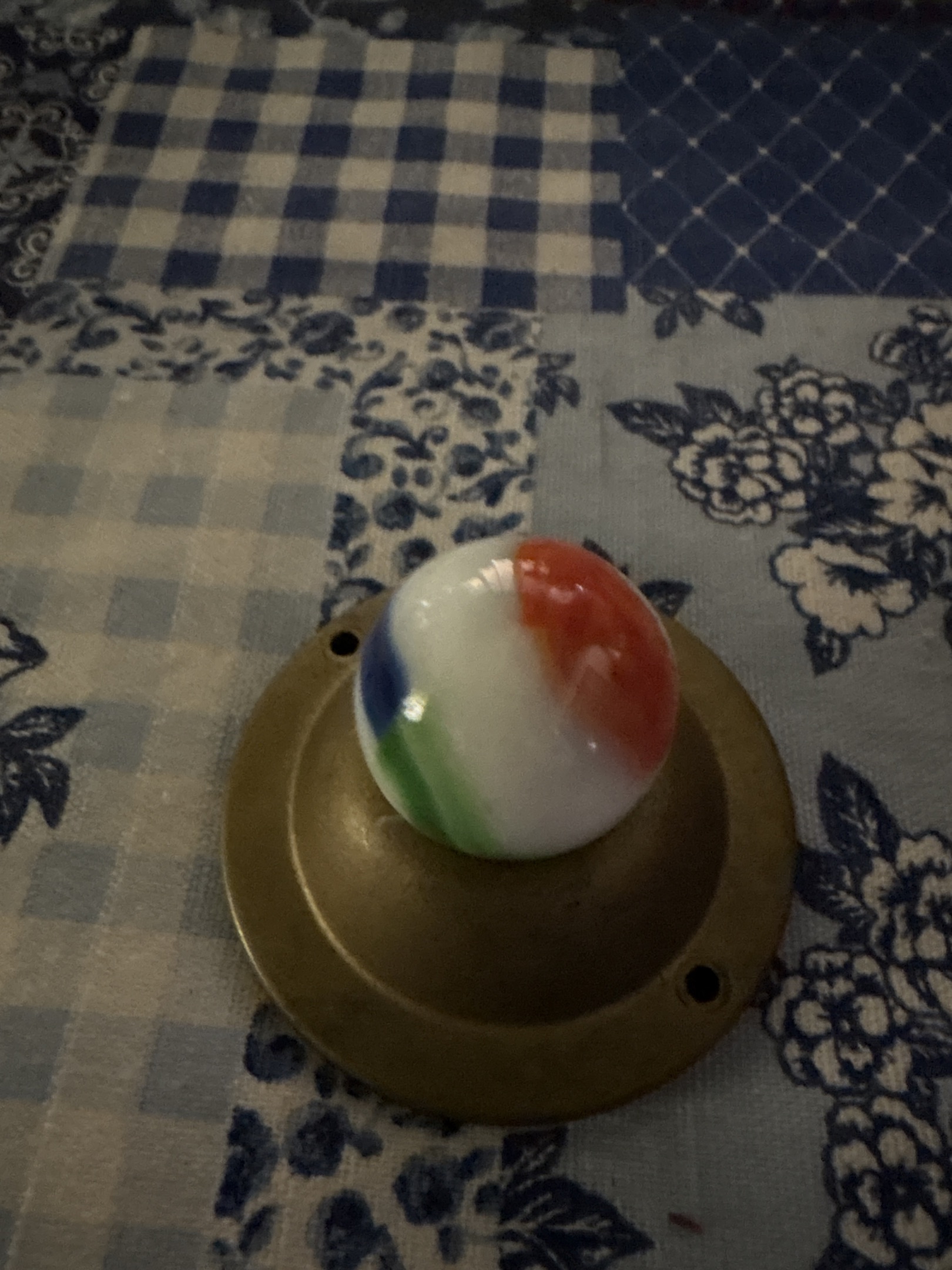 Tricolor (Red, Blue, Green) by Vitro Agate, identification view