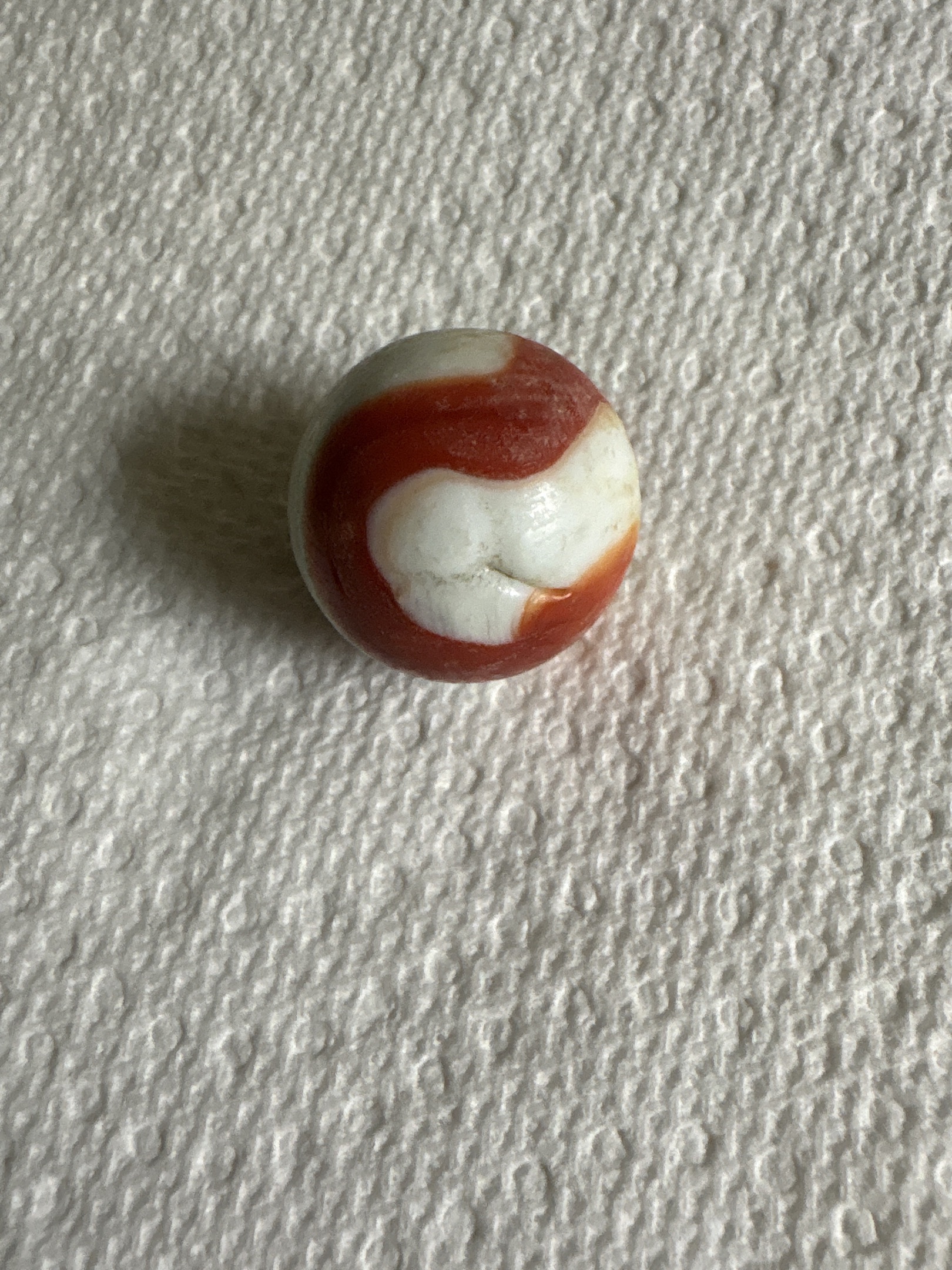 Red and White Swirl by Akro Agate Company, identification view