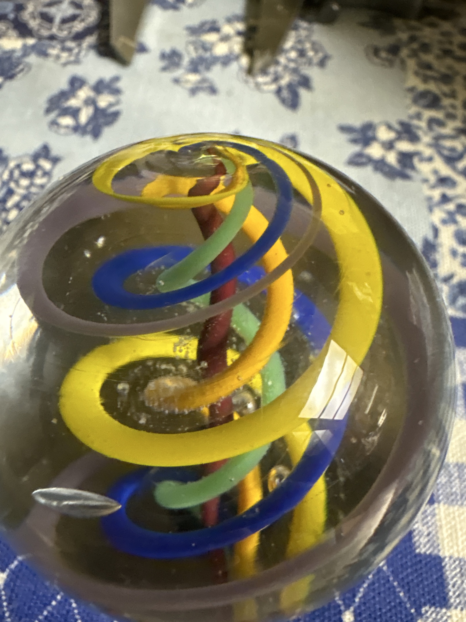 Latticinio Swirl (with ribbon/core) by German Handmade, identification view