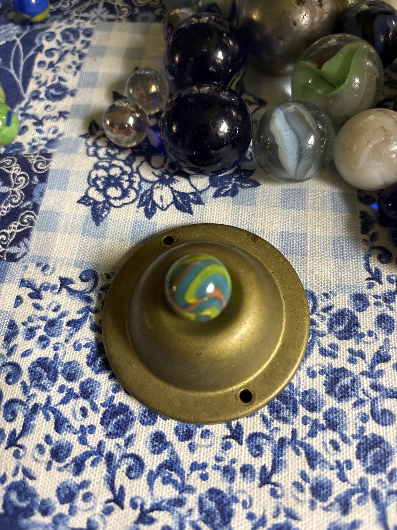 Multicolor Swirl (Turquoise, Yellow, and Orange) by Christensen Agate Company, identification view