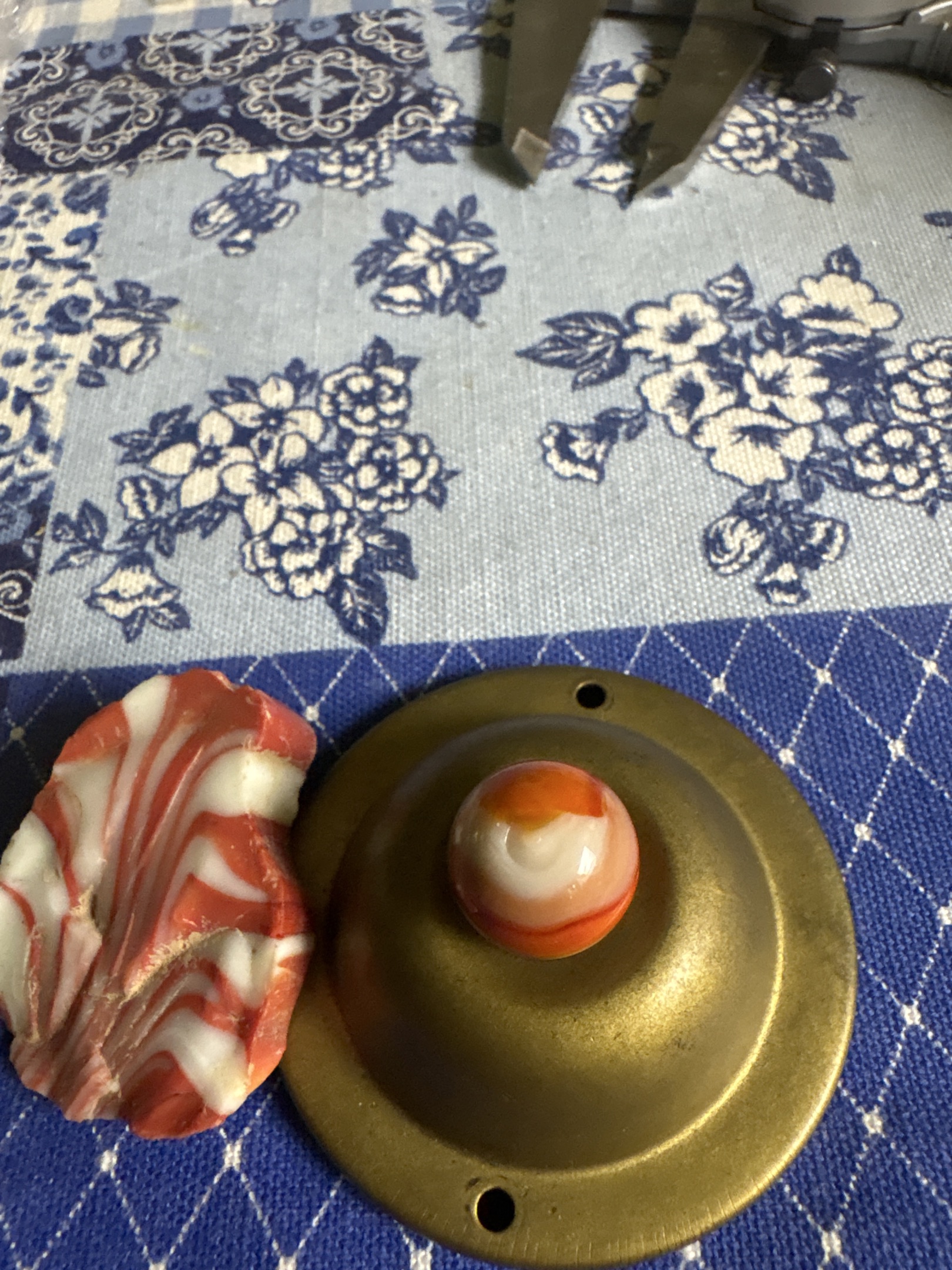 Orange and White Corkscrew by Akro Agate, identification view