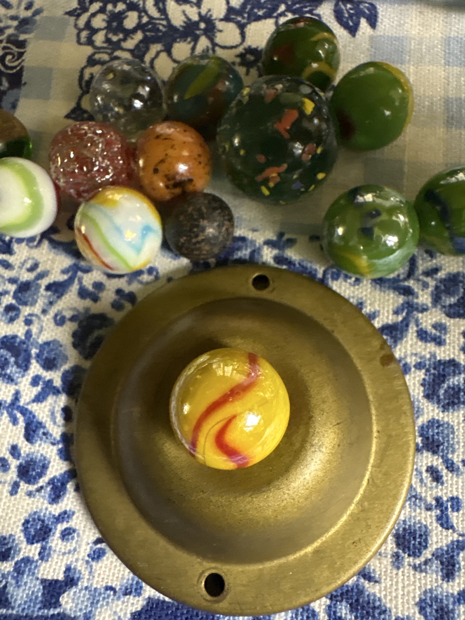 Yellow and Red Swirl by Christensen Agate Company, identification view