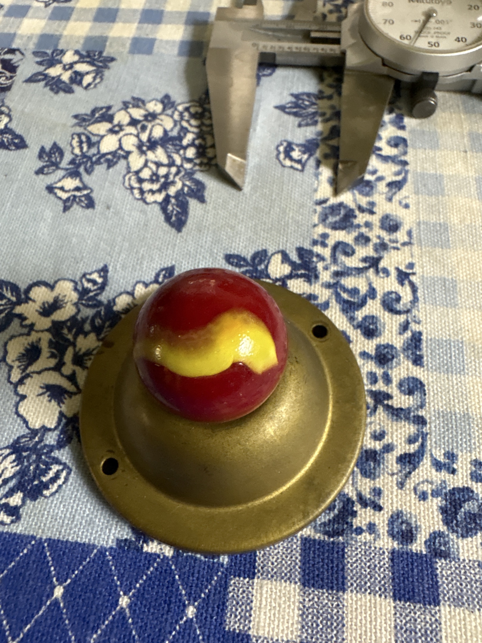Oxblood and Yellow Corkscrew/Patch by Akro Agate, identification view