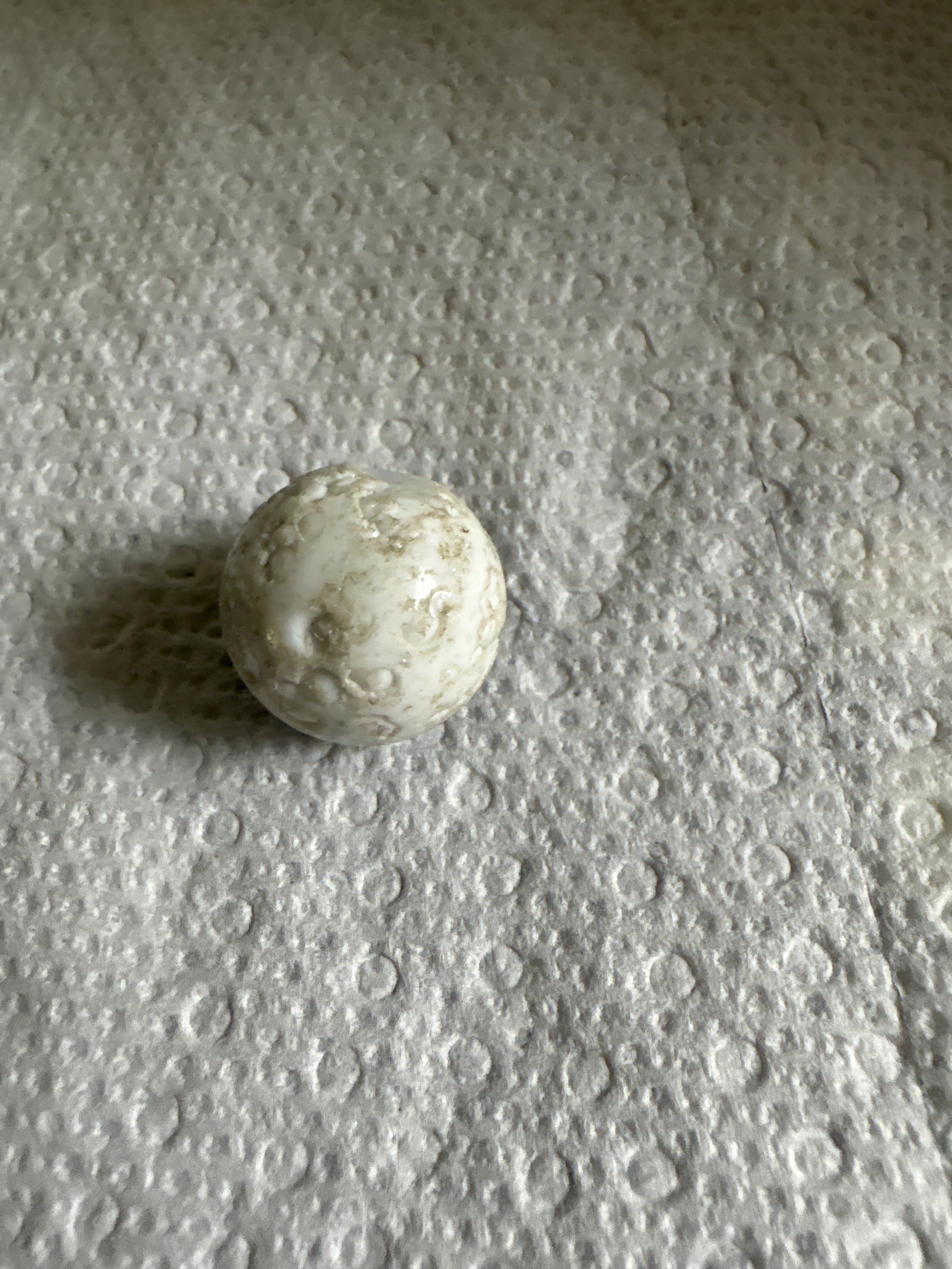 White Moonie by Akro Agate, identification view