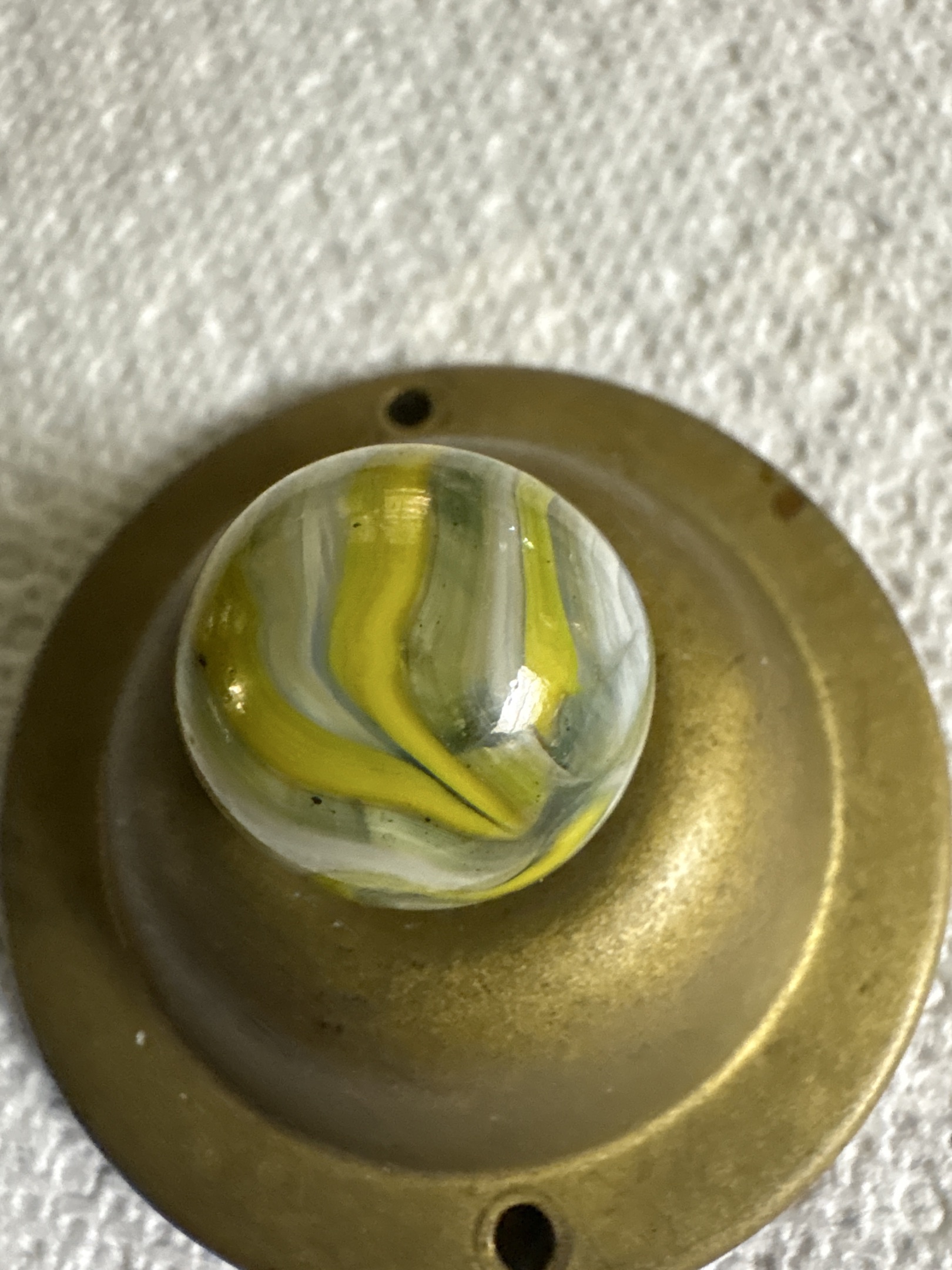 Yellow Popeye by Akro Agate, identification view