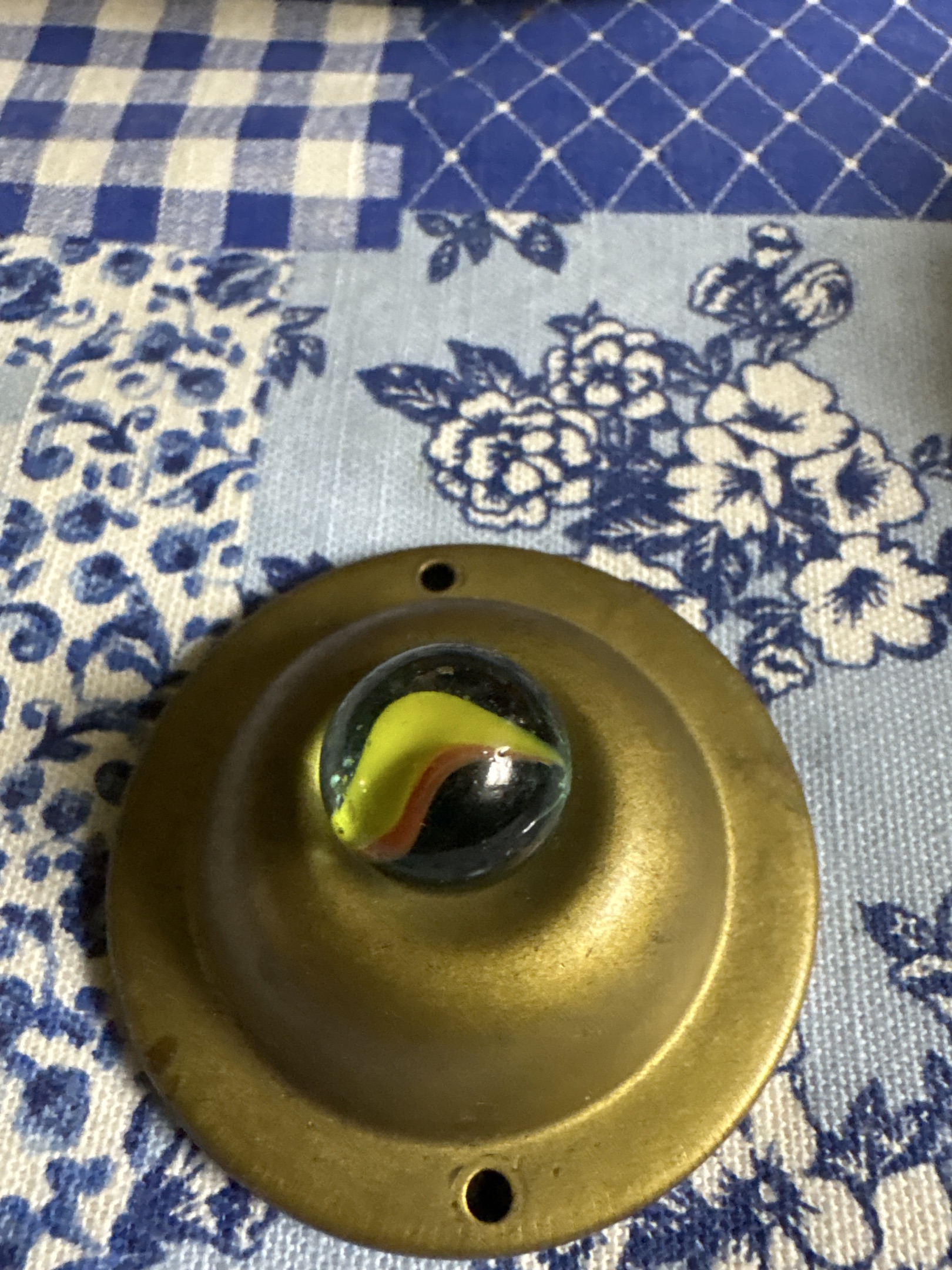 Bananas / Multi-Color Cat's Eye by Peltier Glass Company, identification view