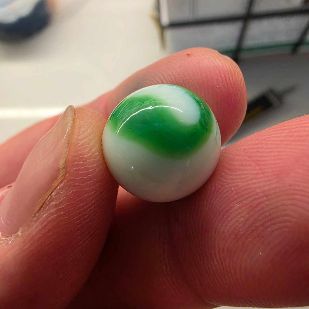 Green and White Patch by Vitro Agate, identification view