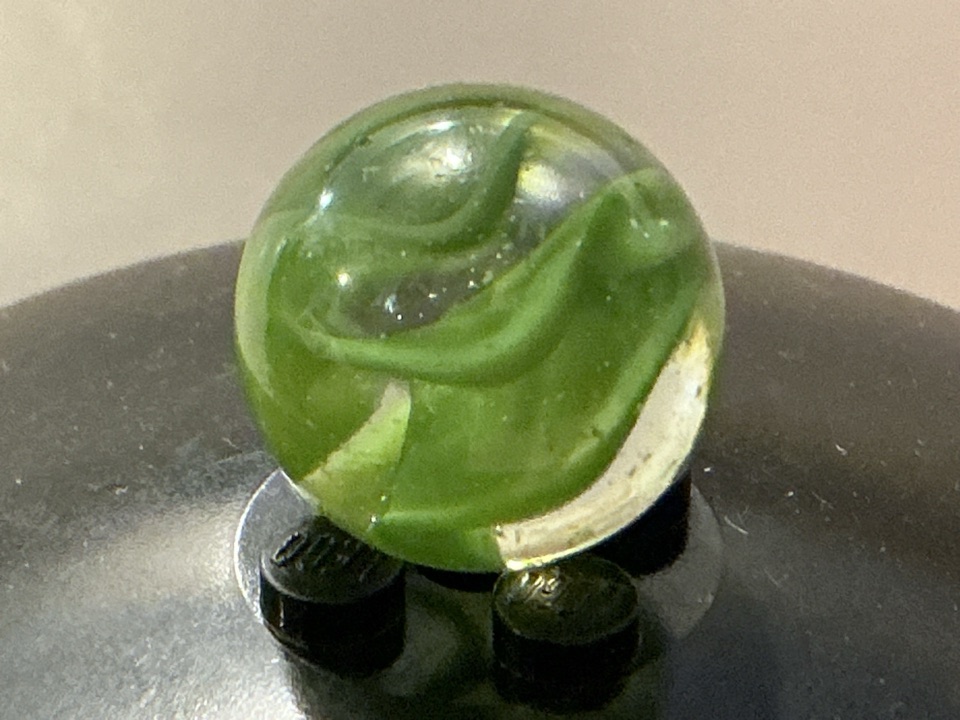 Green Ribbon by Akro Agate, identification view