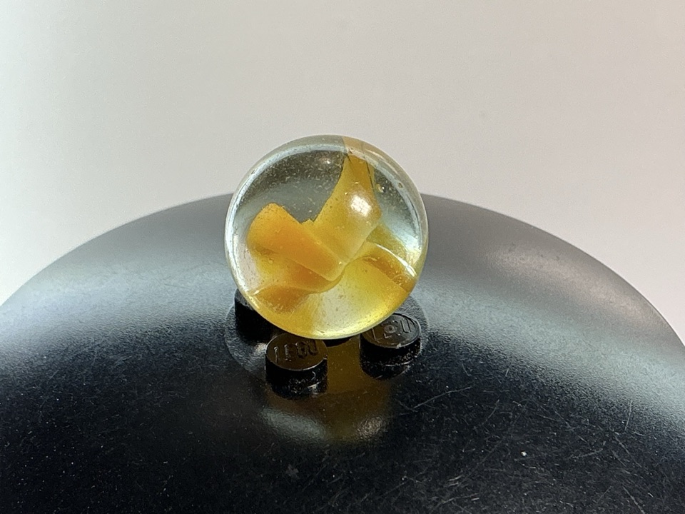 Yellow Ribbon Corkscrew by Akro Agate, identification view