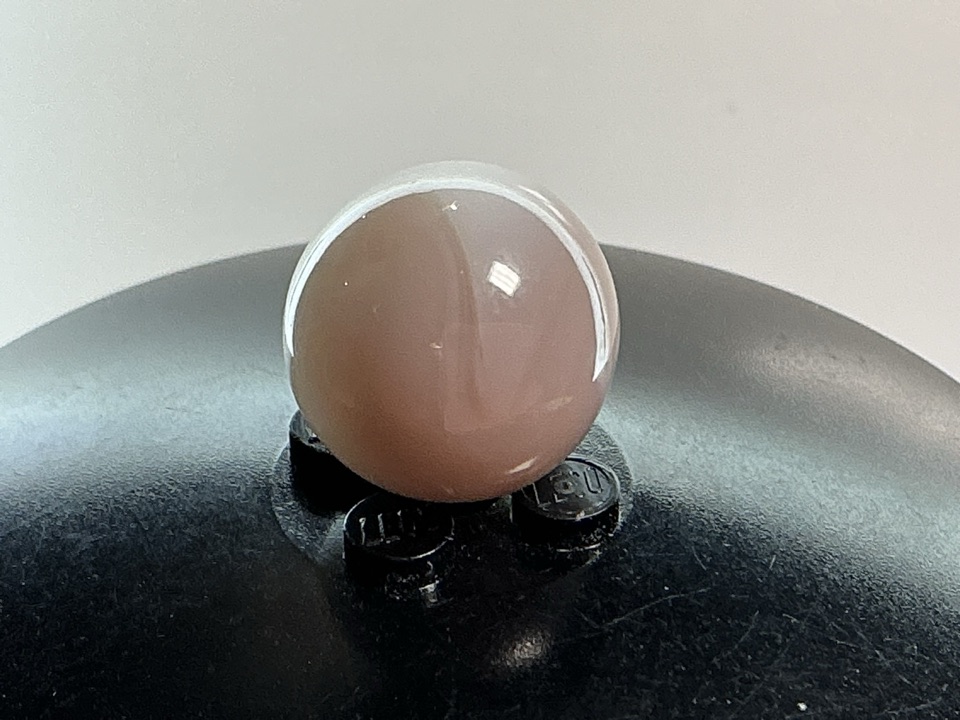 Pink Moonie Opal by Akro Agate, identification view