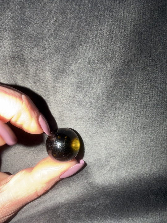 Amber Transparent Clearie by Akro Agate, identification view