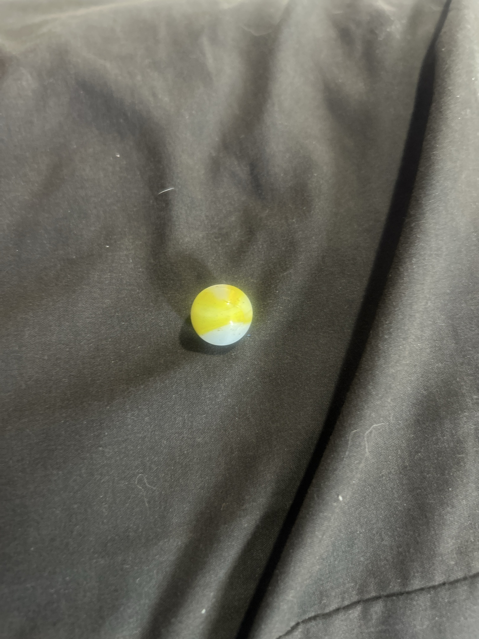 Egg Yolk by Akro Agate, identification view