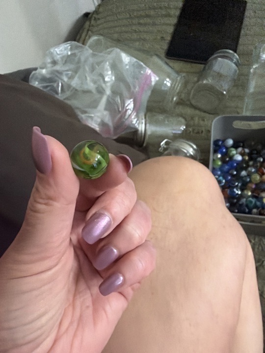 Green with Yellow-White Vanes Hybrid Cat's Eye by Vitro Agate, identification view