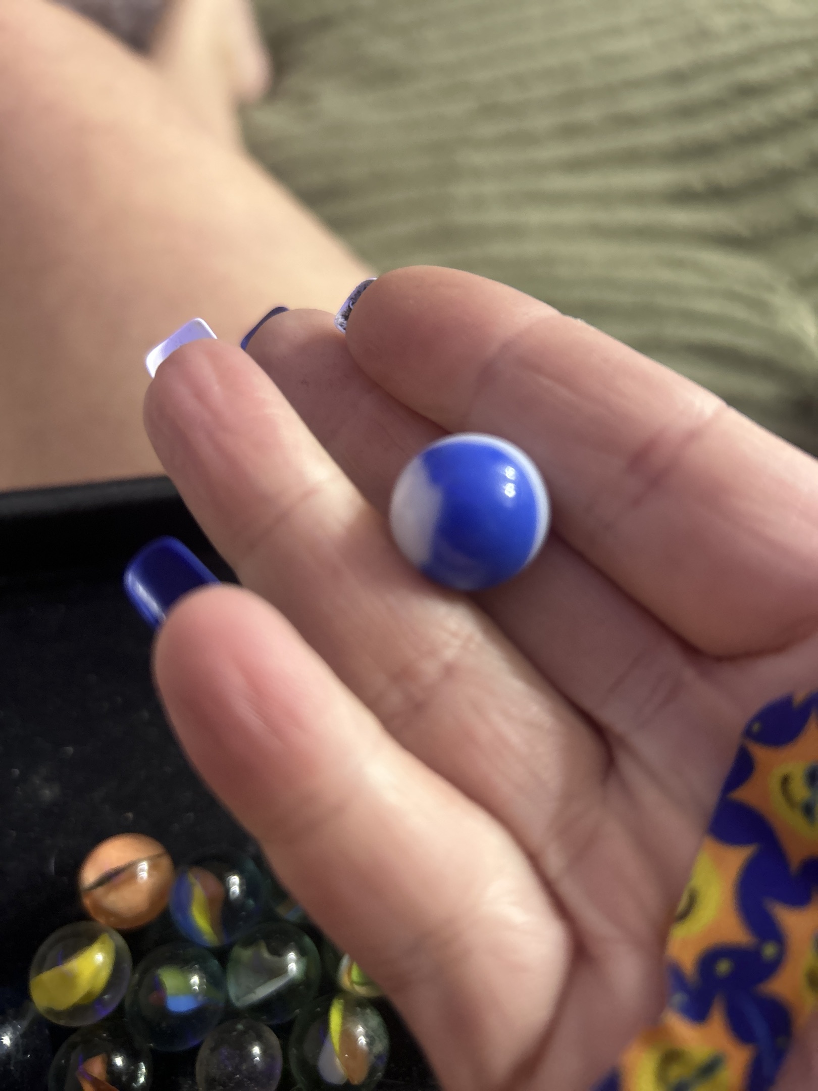 Blue and White Patch by Vitro Agate Company, identification view