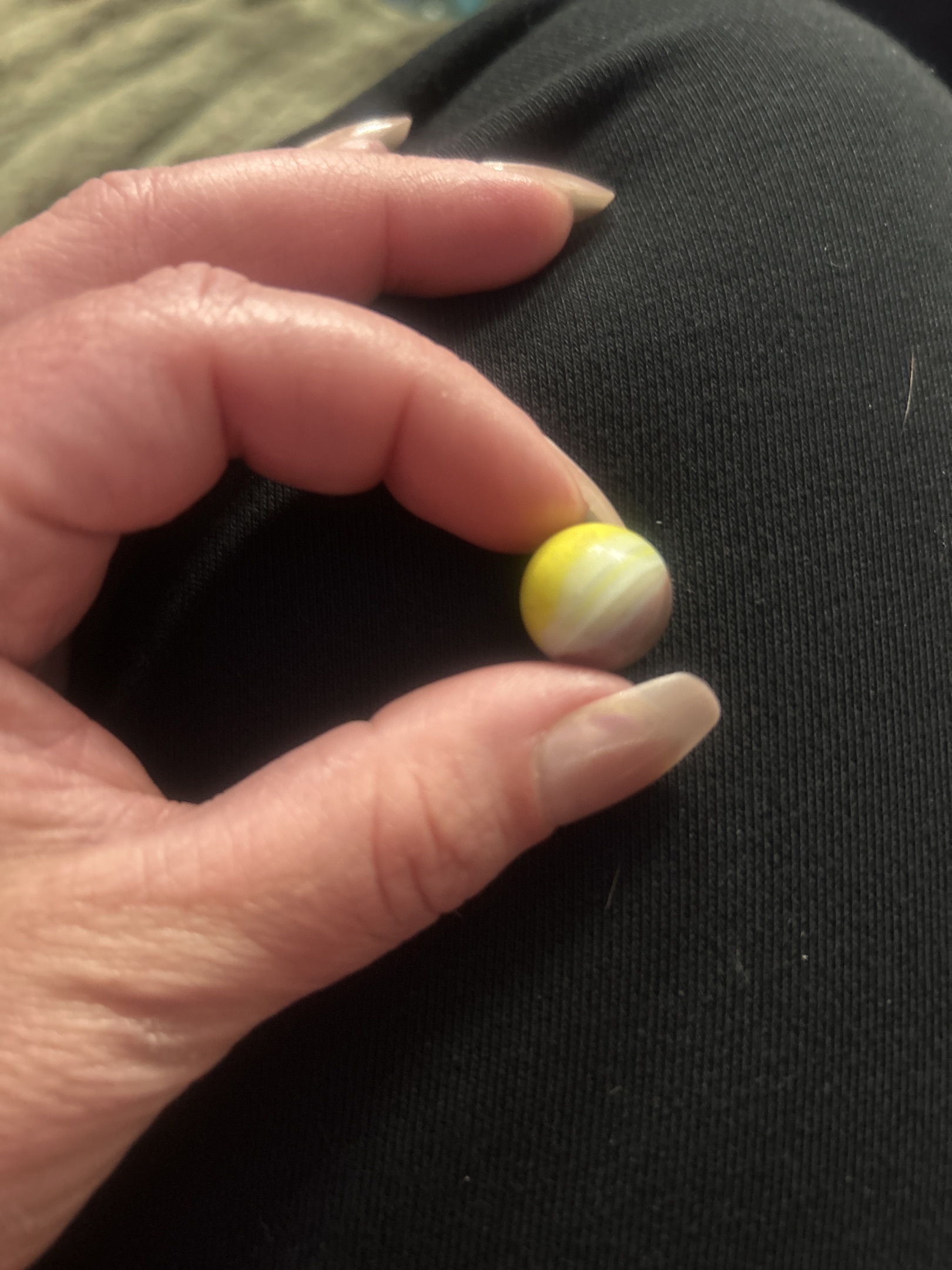 Egg Yolk / Lemonade Corkscrew by Akro Agate, identification view