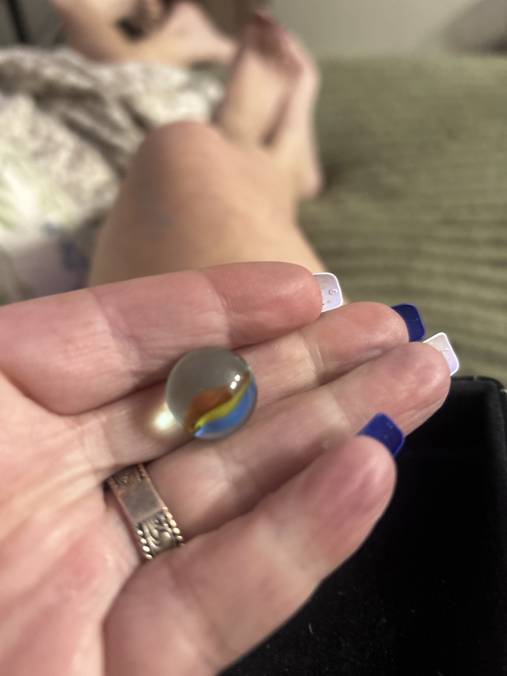 Tri-Color Parrot Eye by Vitro Agate, identification view