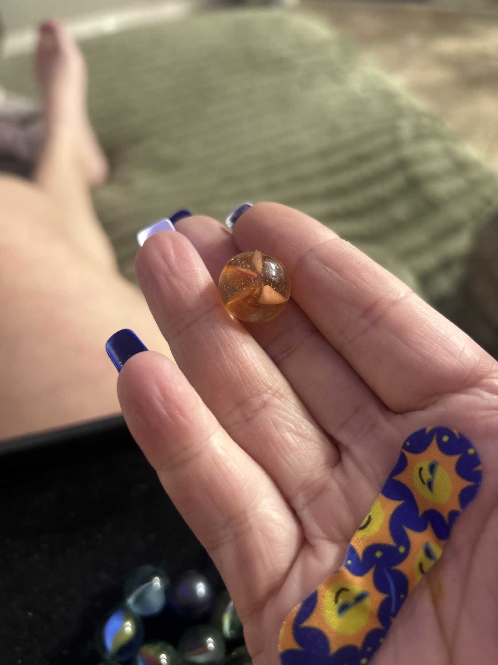 Amber 4-Vane Cat's Eye by Vitro Agate, identification view