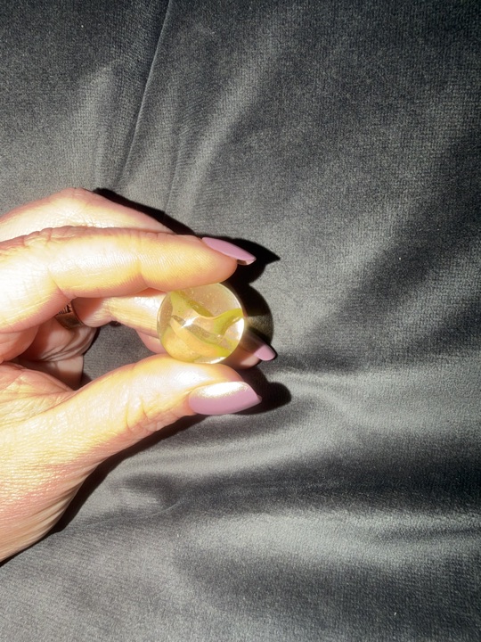 Yellow Jacket 4-Vane Shooter by Vitro Agate, identification view
