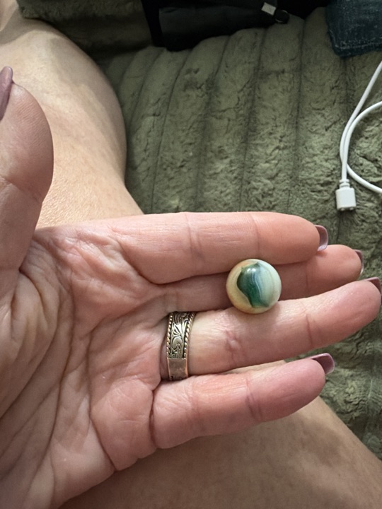 Lemonade Swirl by Akro Agate, identification view