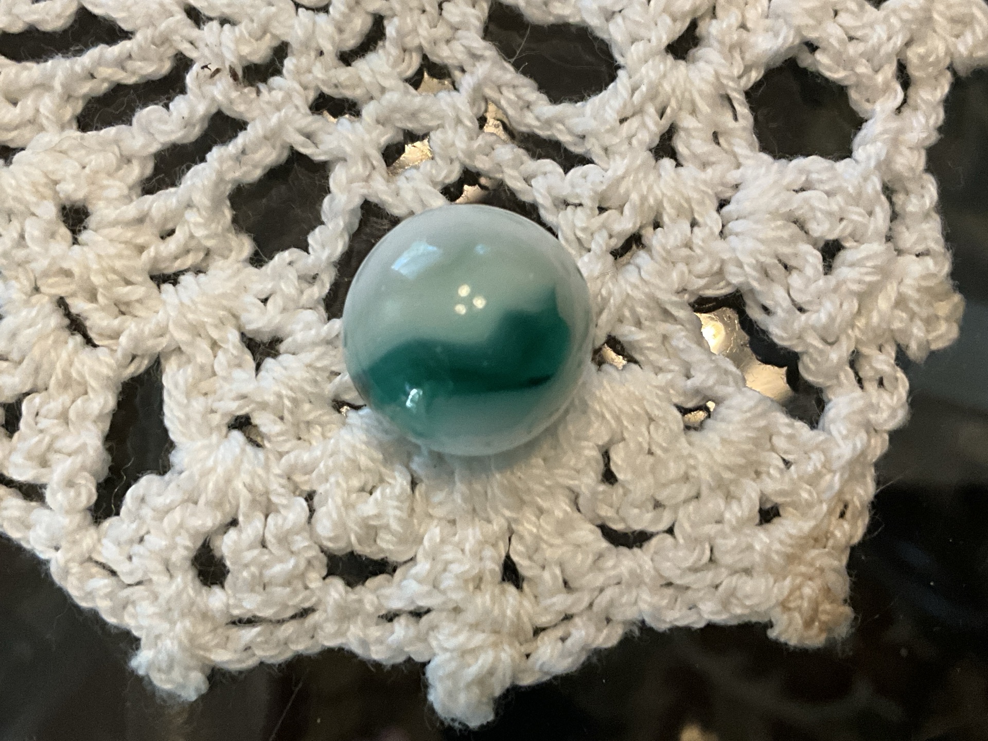 Green and White Conqueror by Vitro Agate Company, identification view