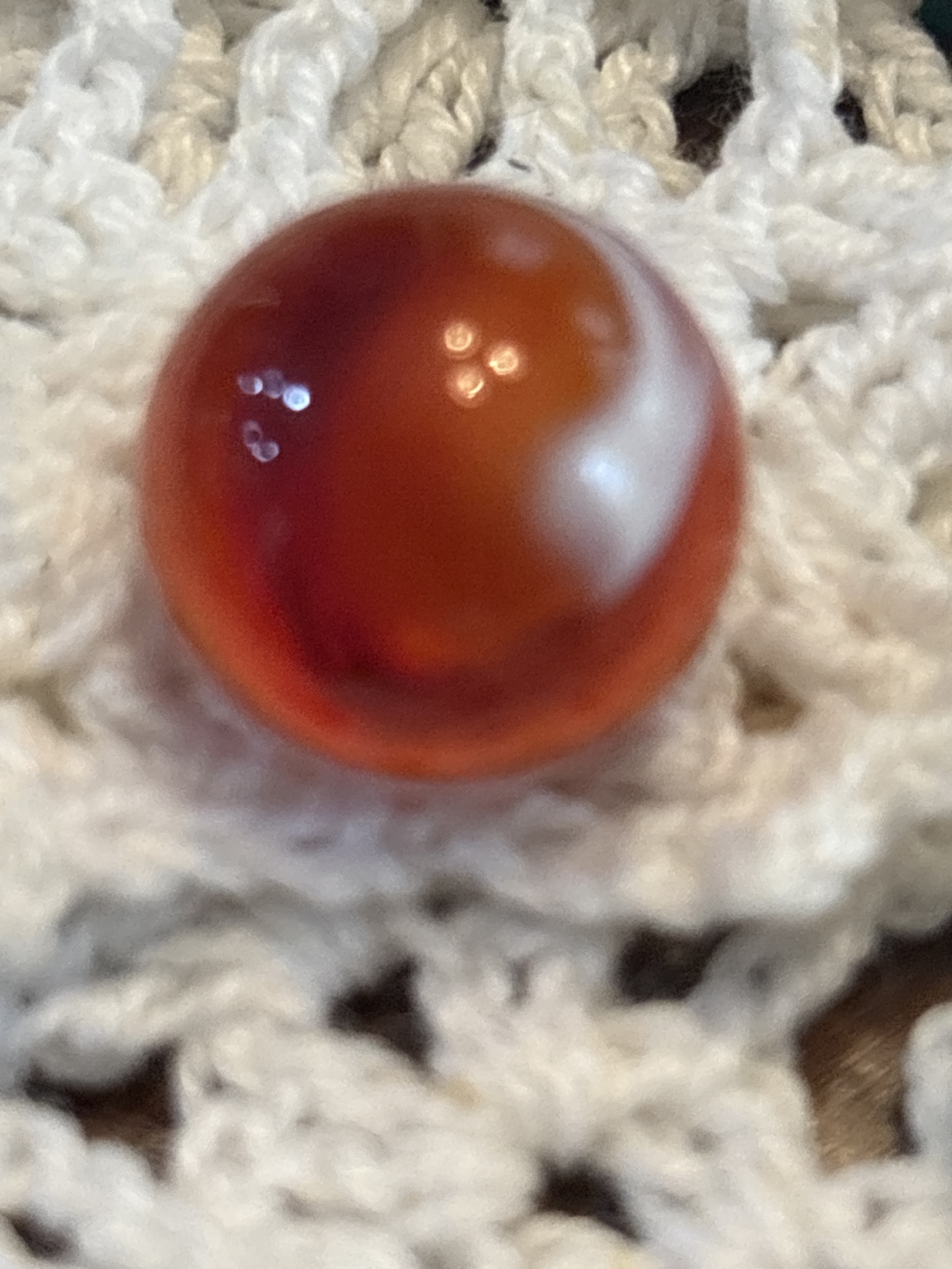 Prize Name (Red & White) by Akro Agate Company, identification view