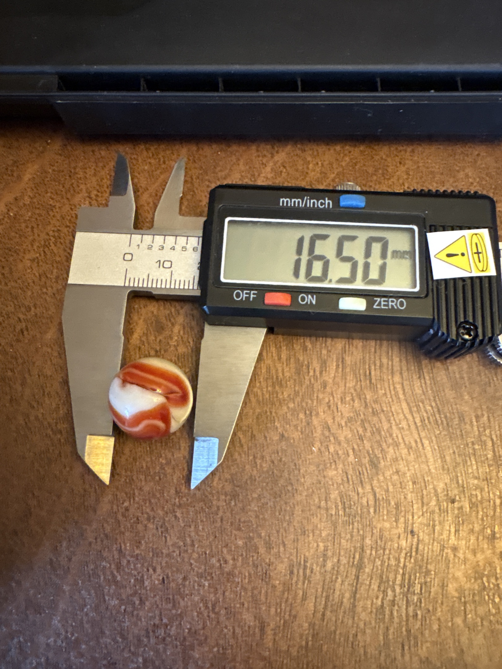 Red and White Corkscrew by Akro Agate Company, identification view