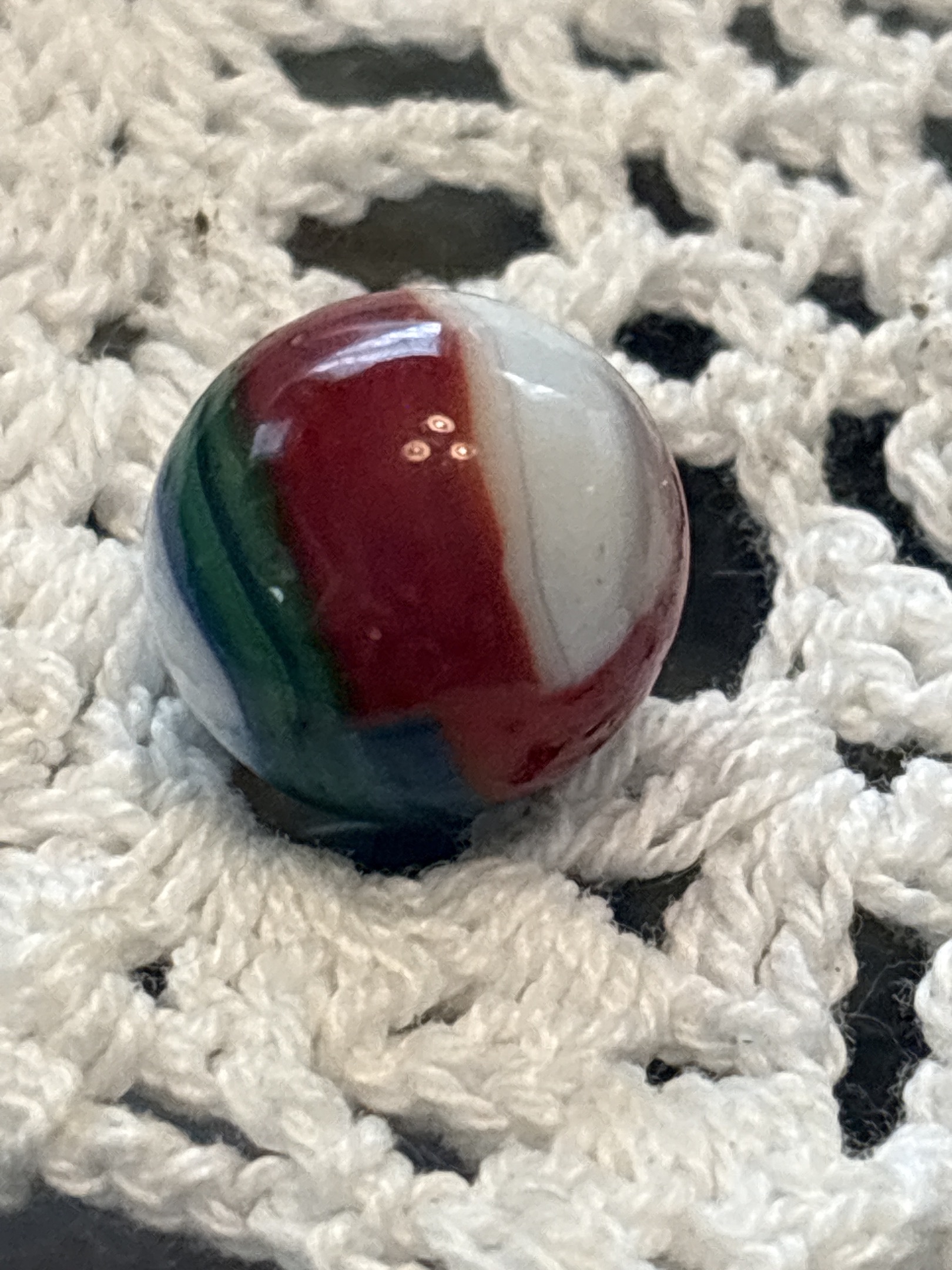 Parrot (3-Color Variation) by Vitro Agate Company, identification view