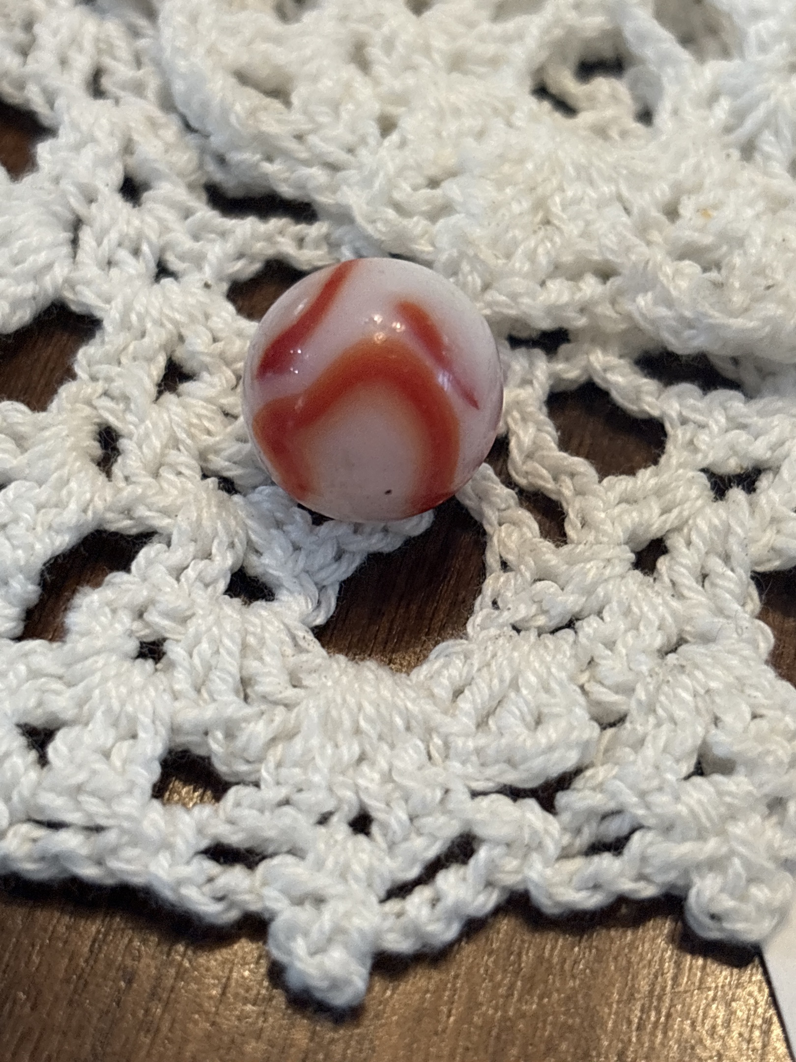 Red and White Swirl by Akro Agate Company, identification view
