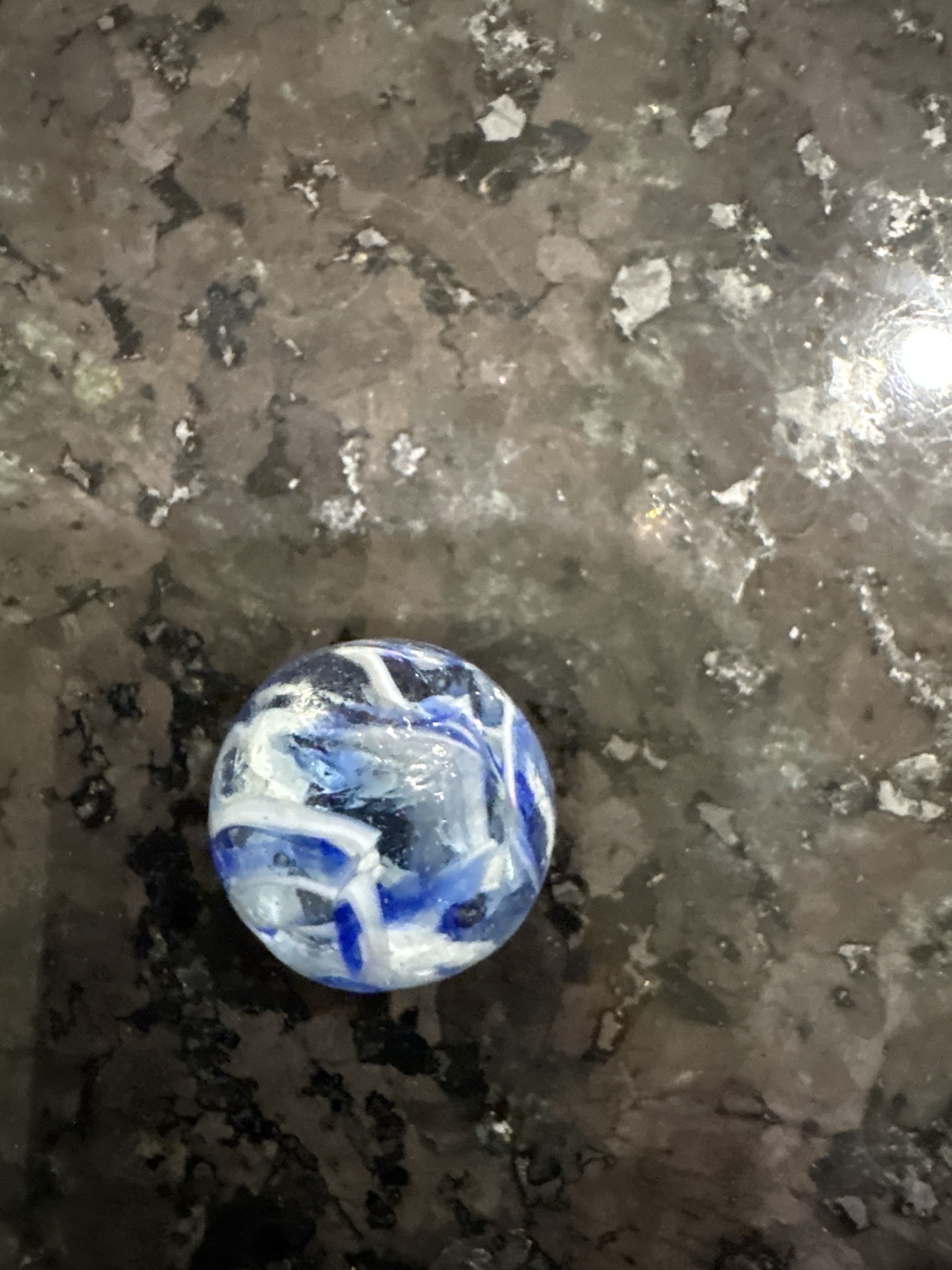 Blue & White Swirl Pewee by Vitro Agate Company, identification view