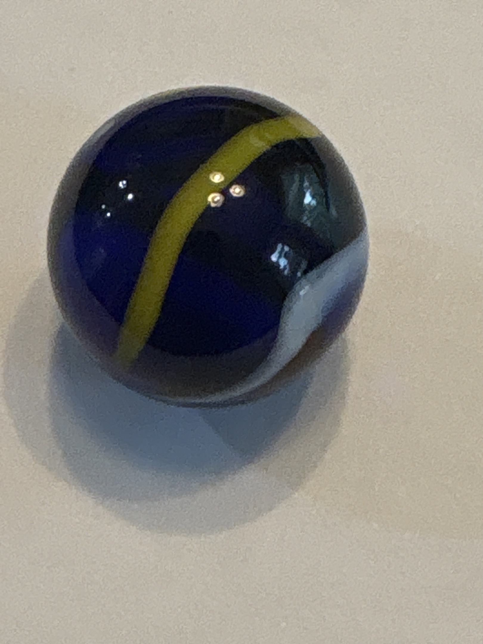 Cobalt Blue with Yellow and White by Vitro Agate Company, identification view
