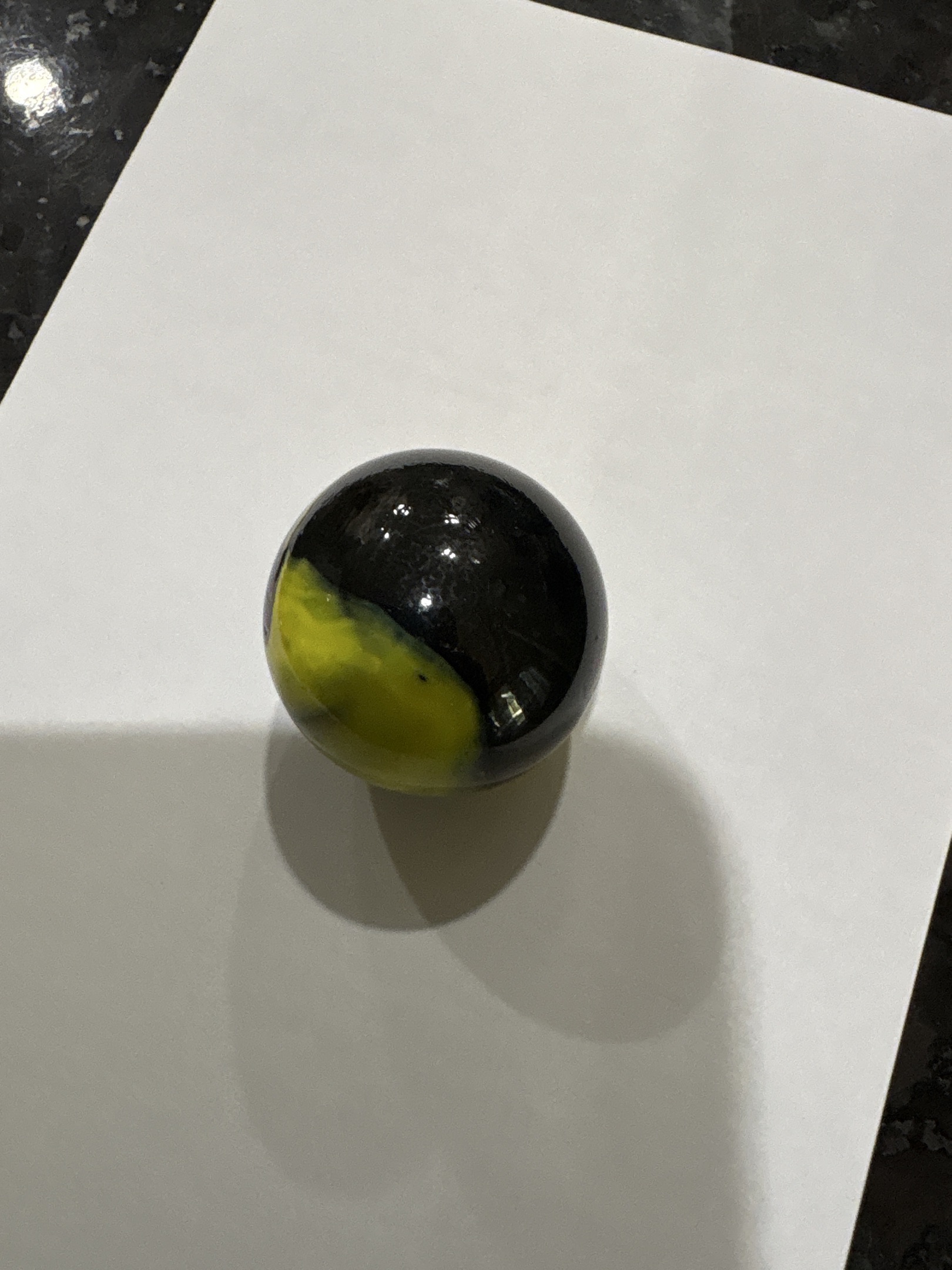 Bumblebee Swirl Shooter by Vitro Agate Company, identification view