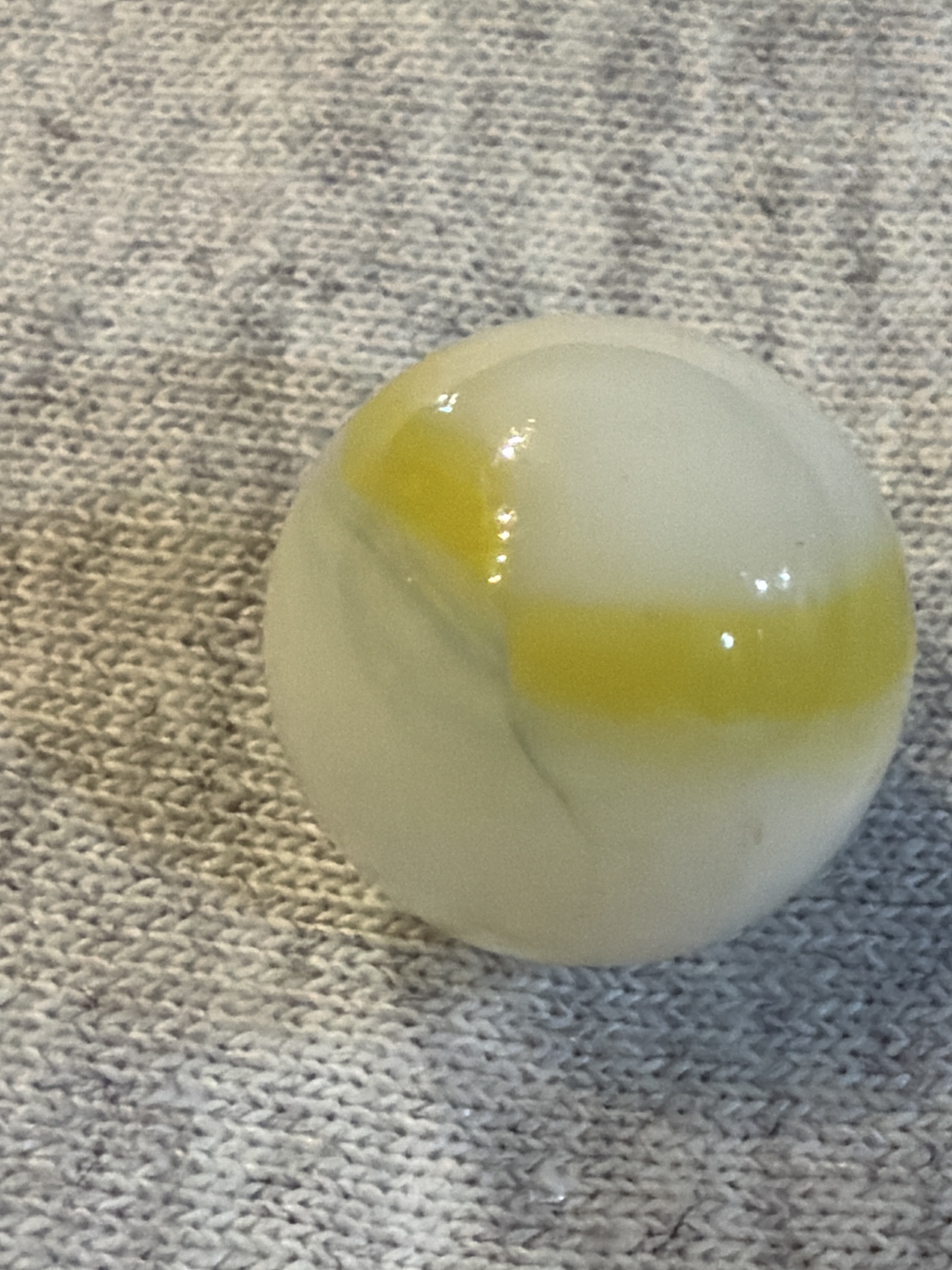Egg Yolk by Akro Agate Company, identification view