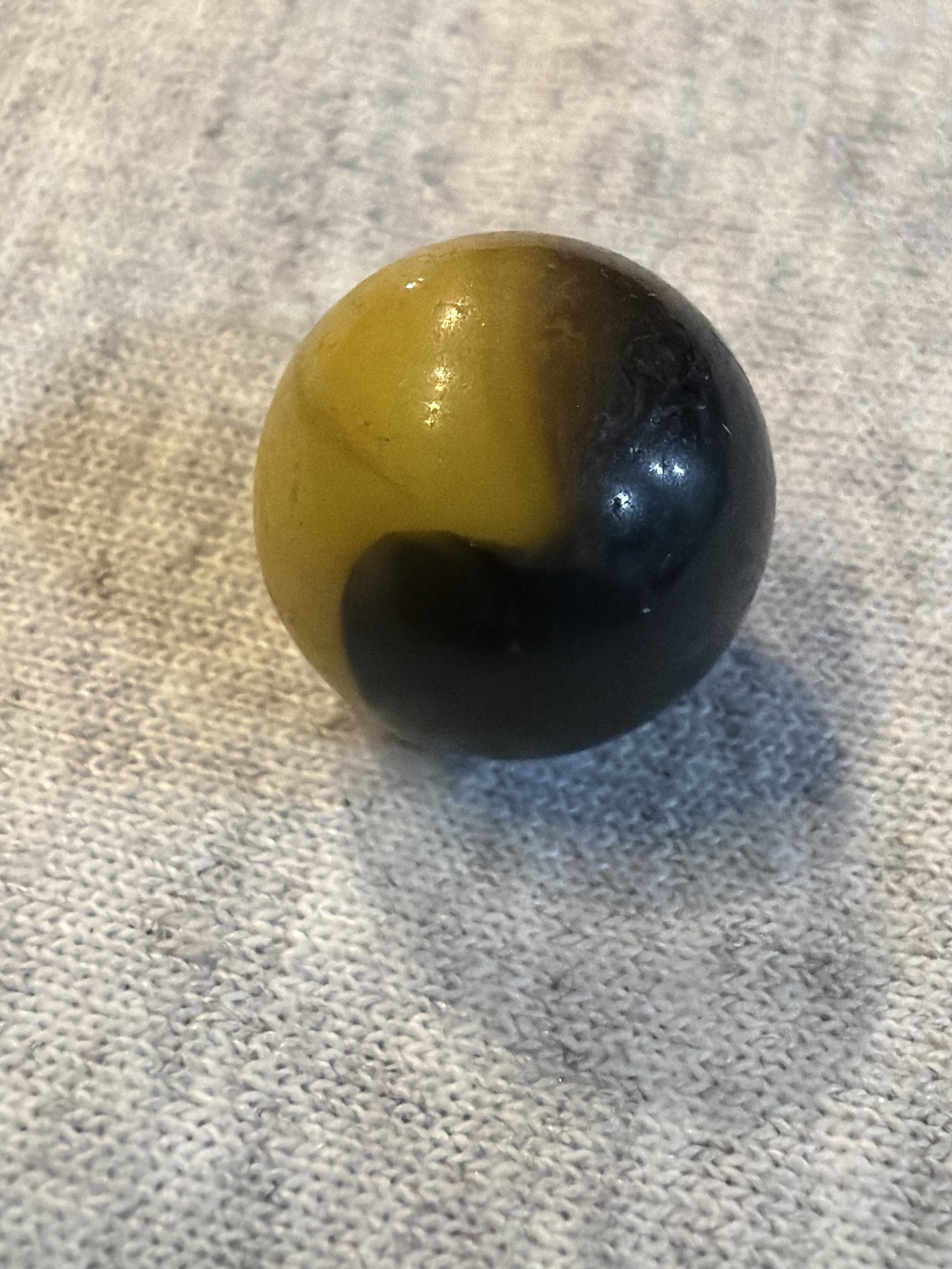Bumblebee by Akro Agate Company