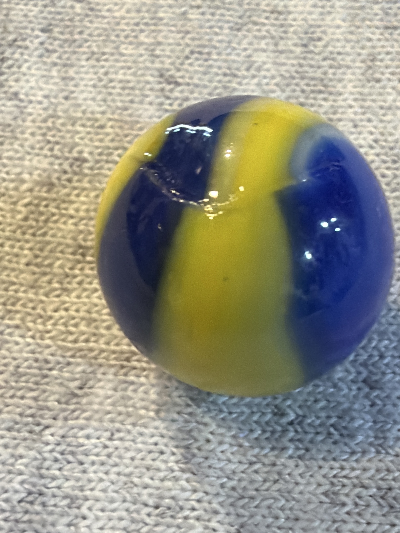 Blue and Yellow Corkscrew by Akro Agate, identification view