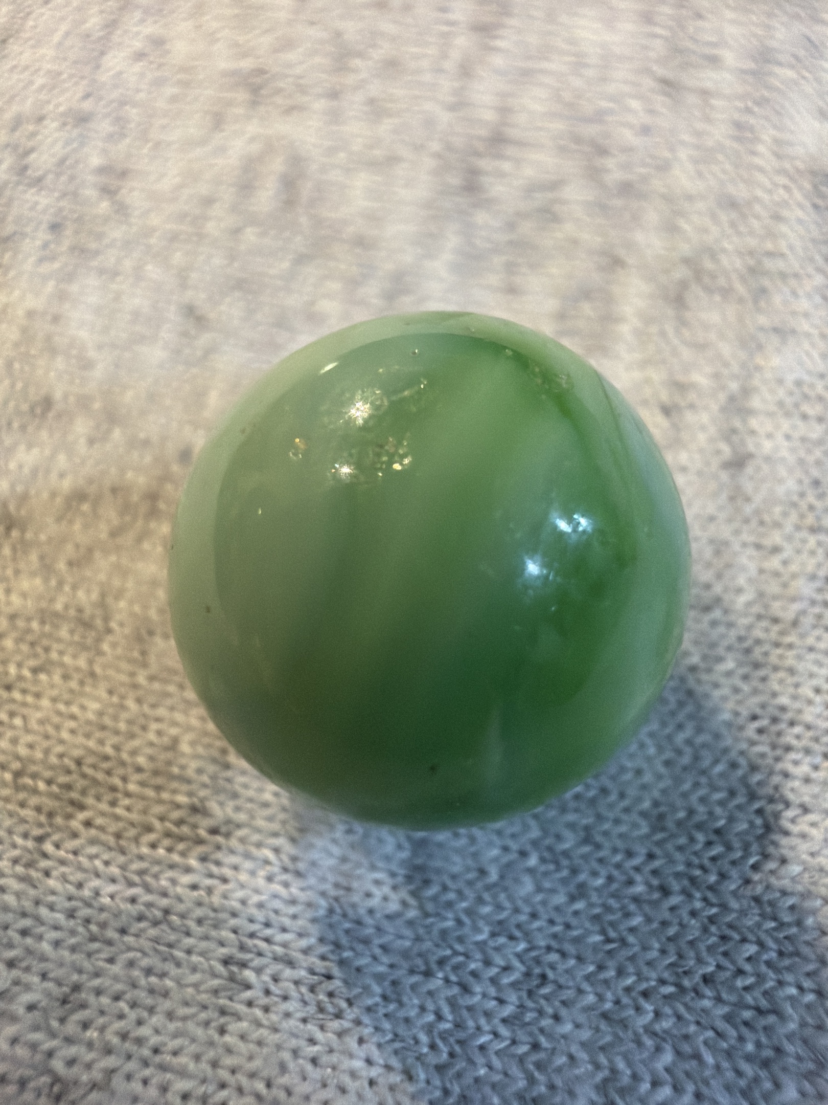 Green Onyx / Jadeite Opaque by Akro Agate, identification view