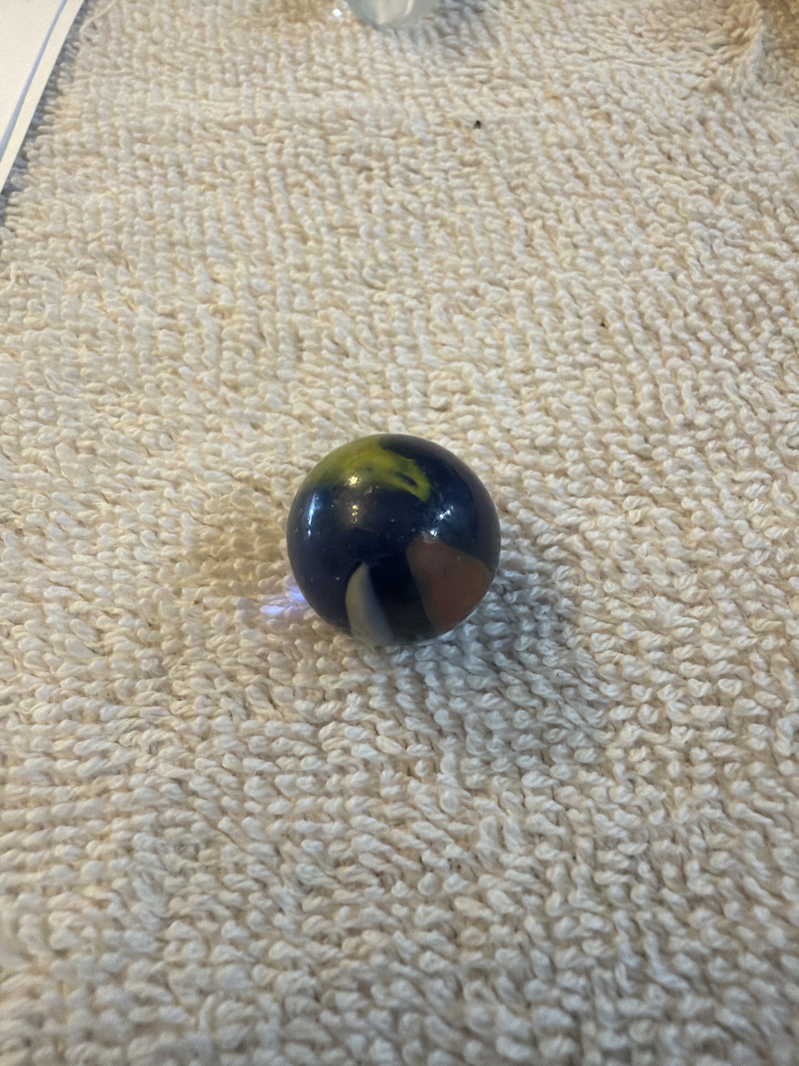 Black Patch - Egg Yolk Patch by Akro Agate, identification view